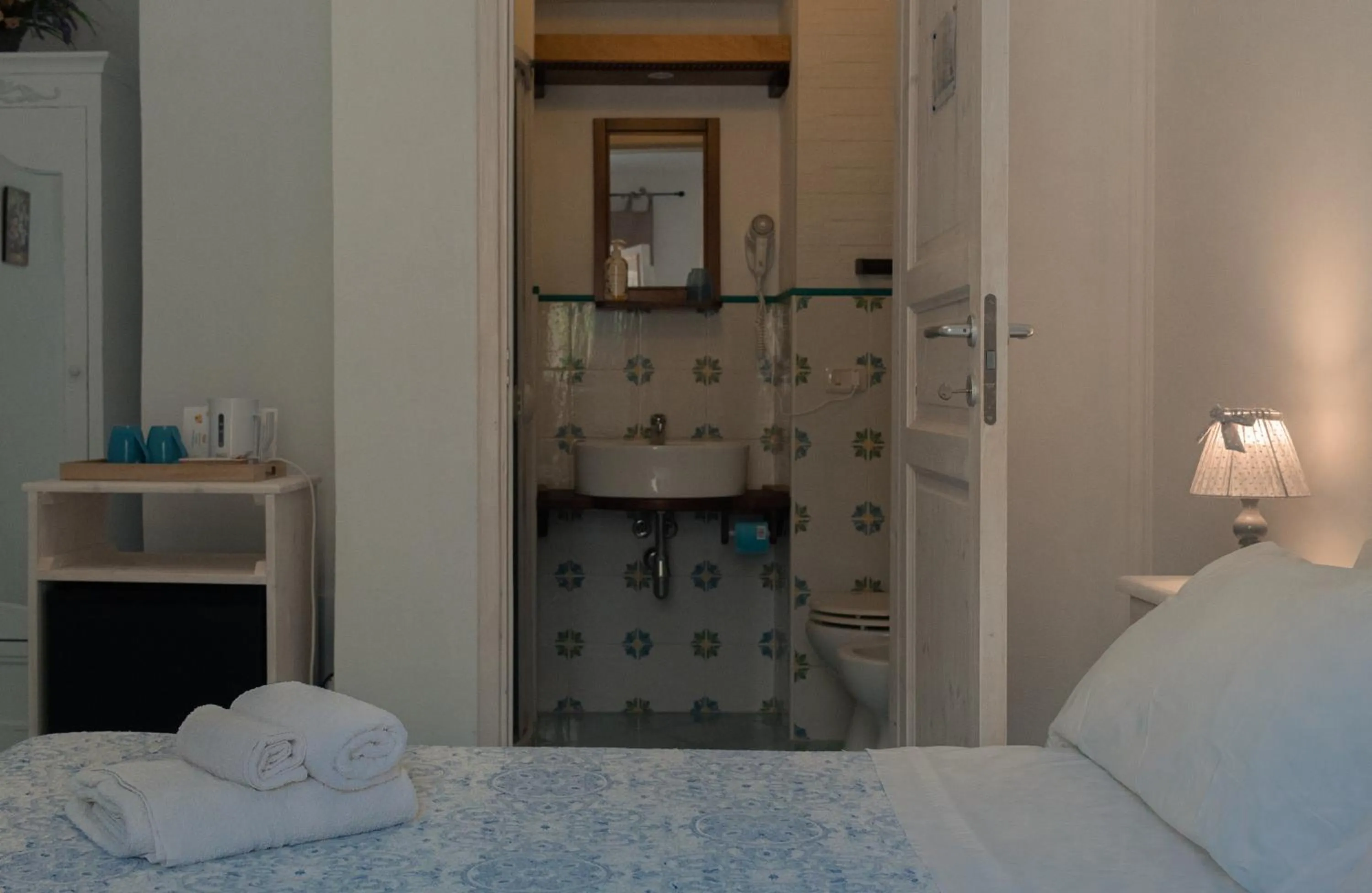 Bathroom, Bed in La Casa del Limoneto