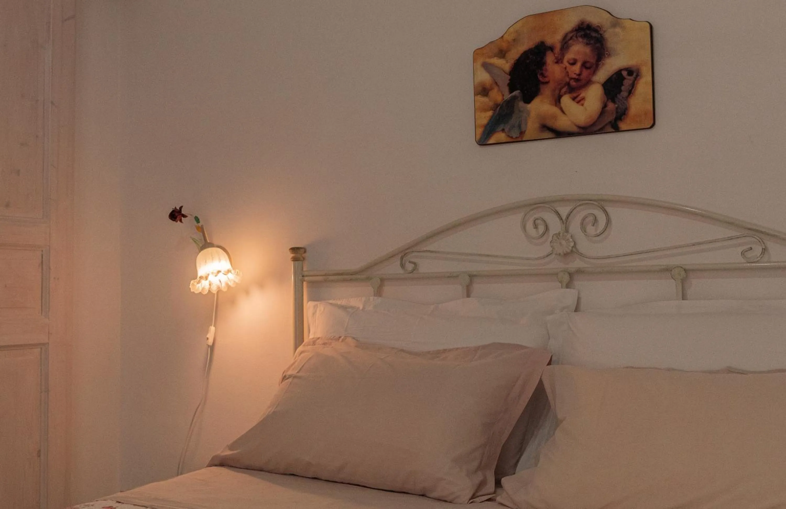 Decorative detail, Bed in La Casa del Limoneto