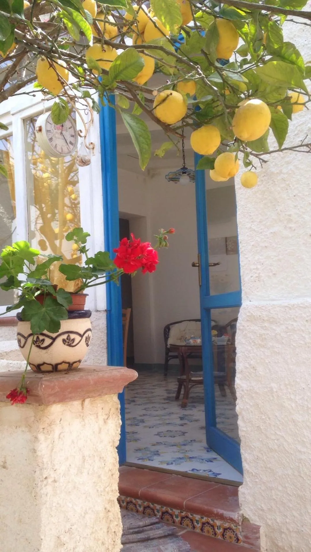 Communal lounge/ TV room in La Casa del Limoneto