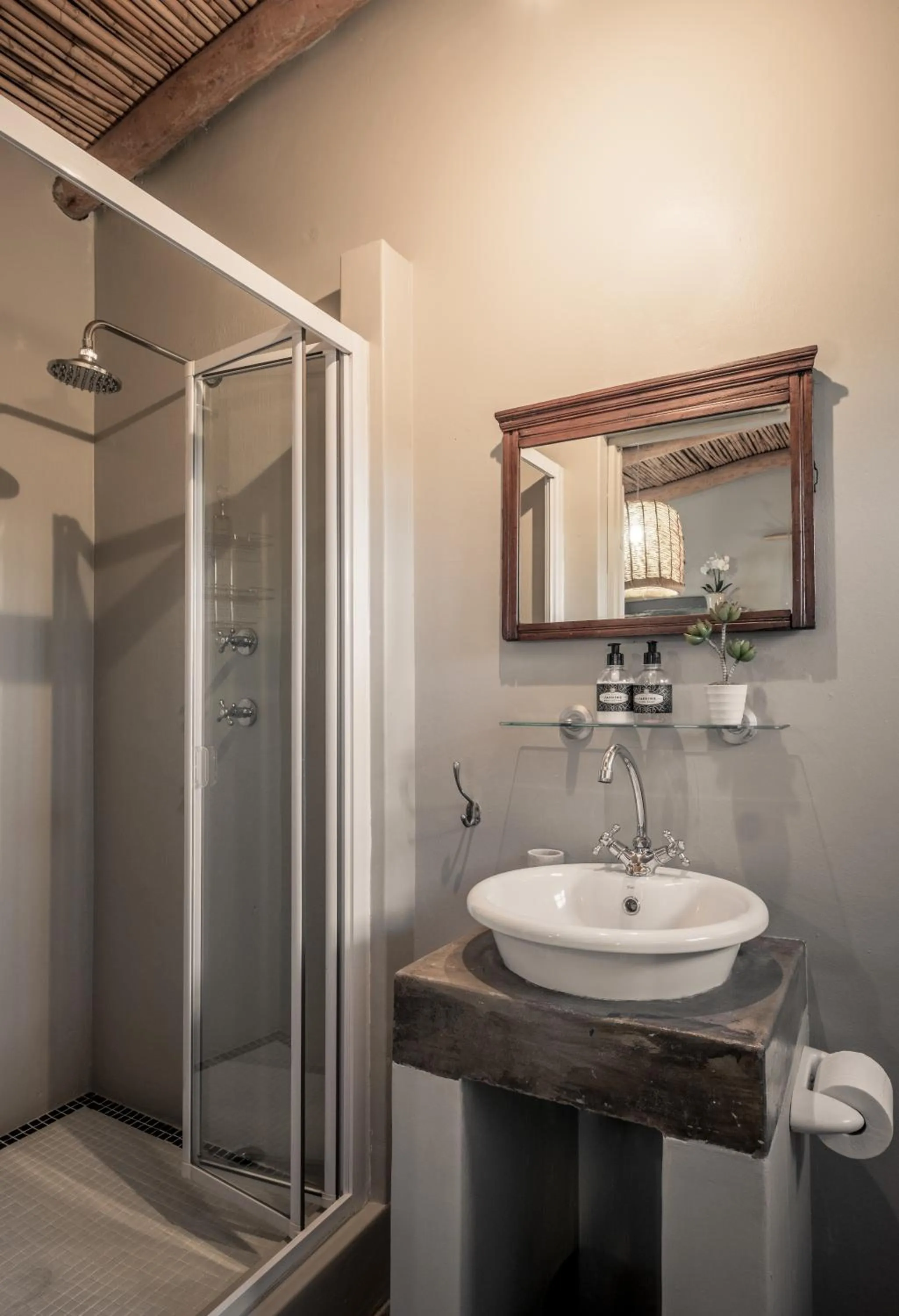 Shower in Smugglers' BnB