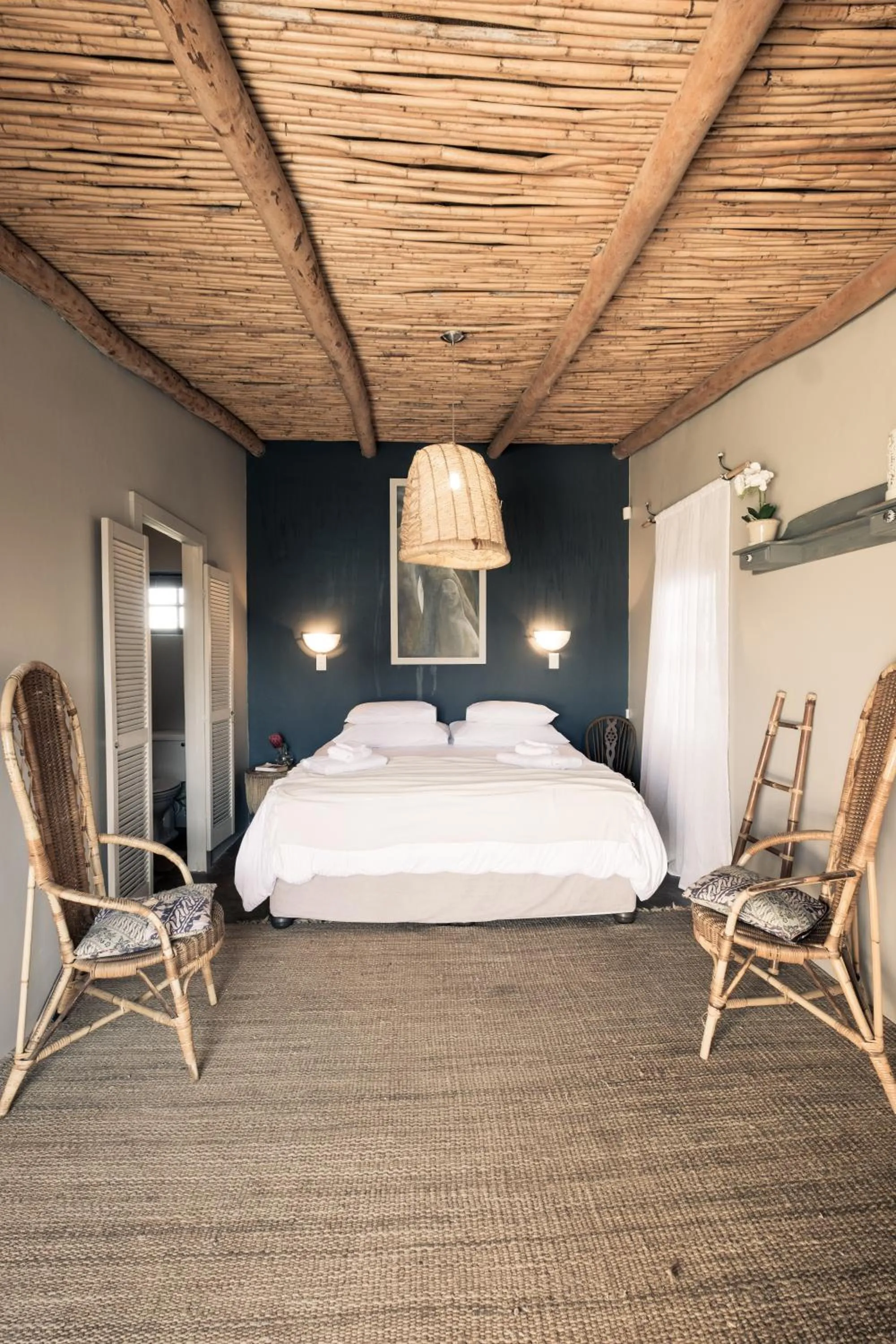 Photo of the whole room, Bed in Smugglers' BnB