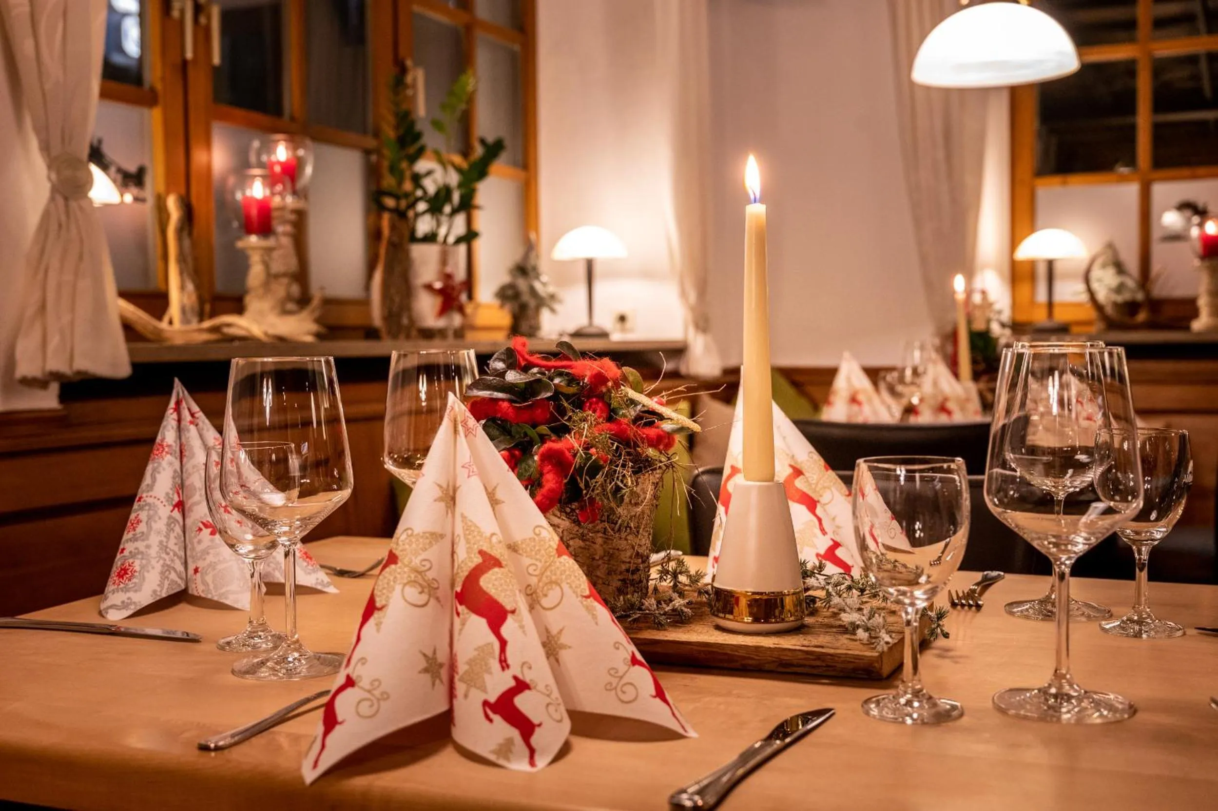 Restaurant/places to eat in Zur Post Kümmersbruck Hotel & Tiny Houses