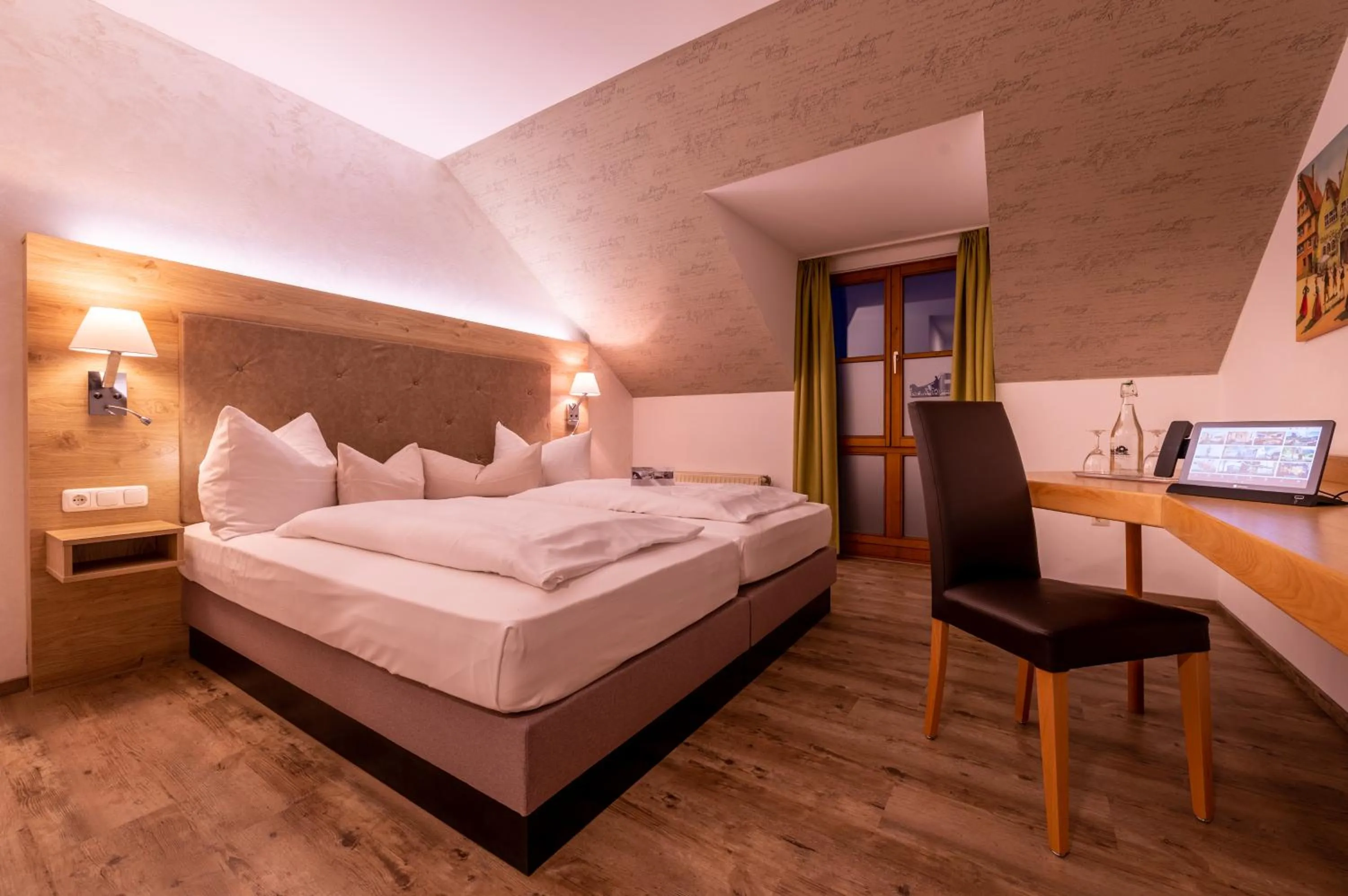 Bed in Zur Post Kümmersbruck Hotel & Tiny Houses