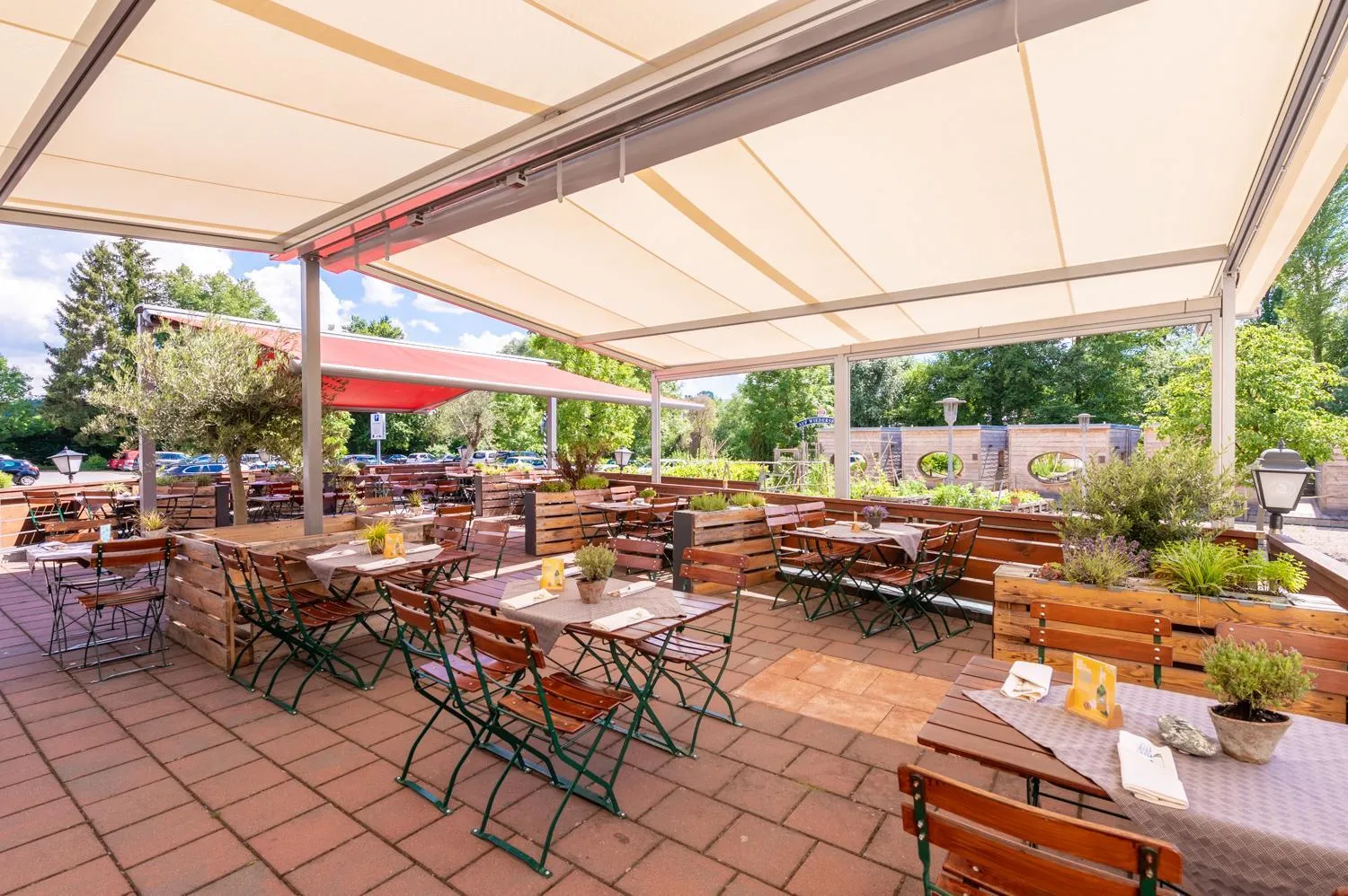 Restaurant/places to eat in Zur Post Kümmersbruck Hotel & Tiny Houses