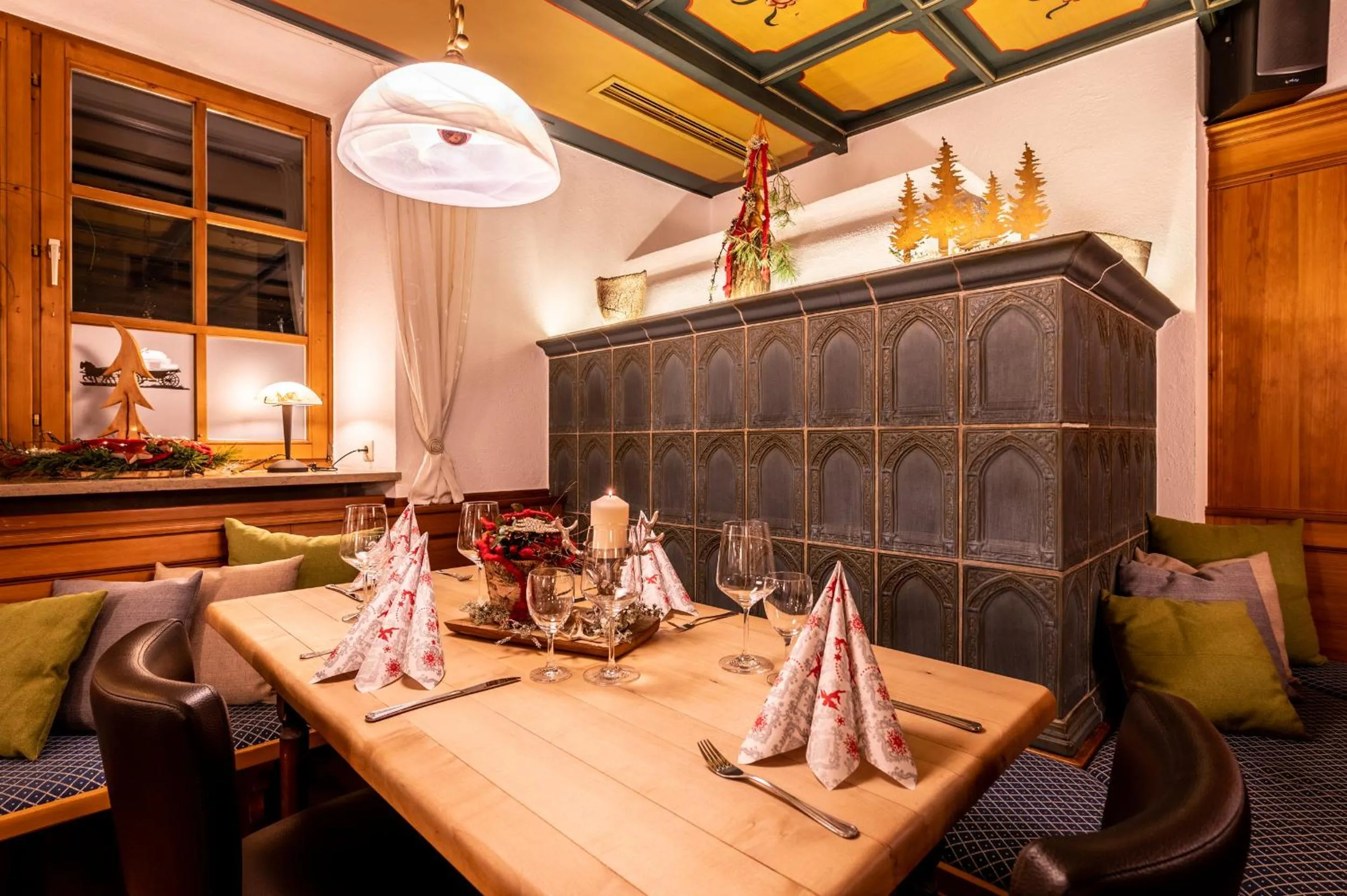 Restaurant/places to eat in Zur Post Kümmersbruck Hotel & Tiny Houses