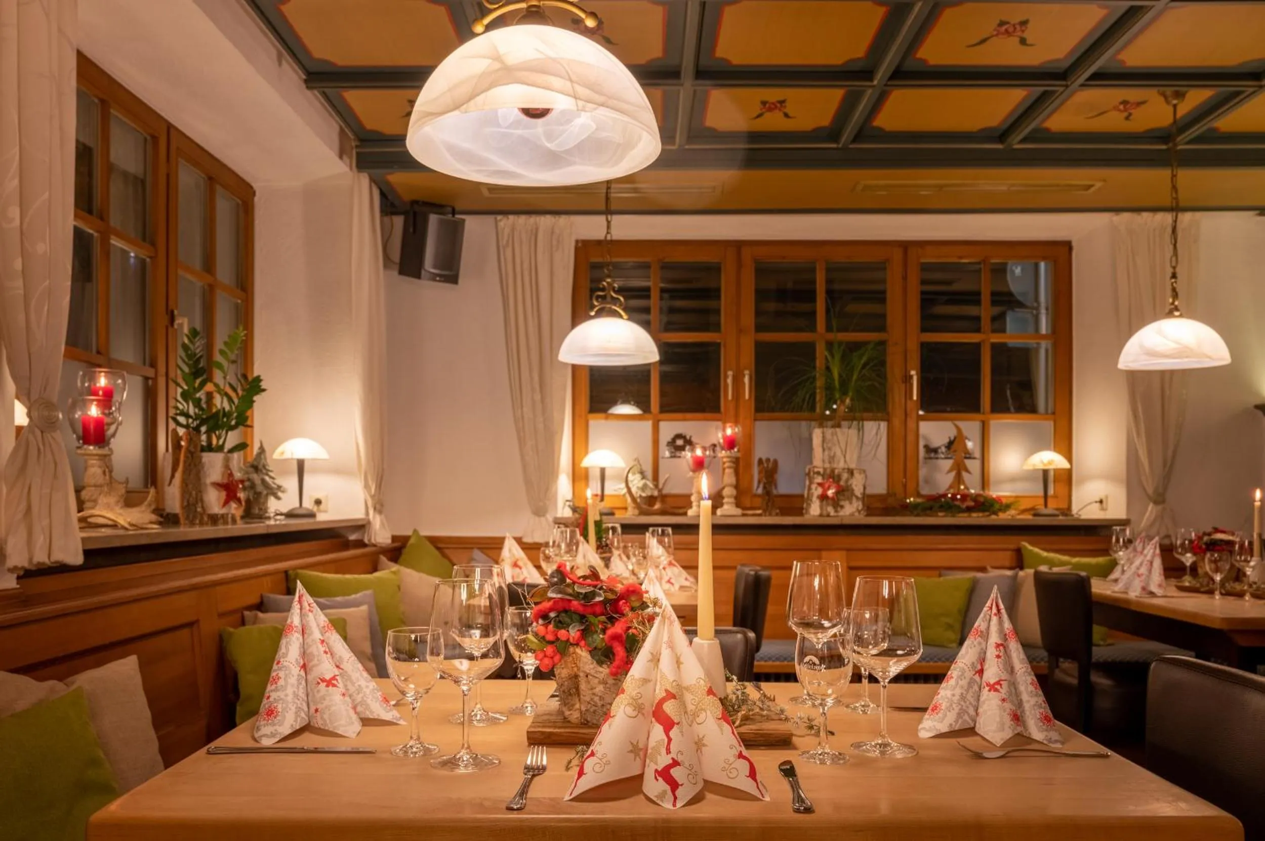 Restaurant/places to eat in Zur Post Kümmersbruck Hotel & Tiny Houses