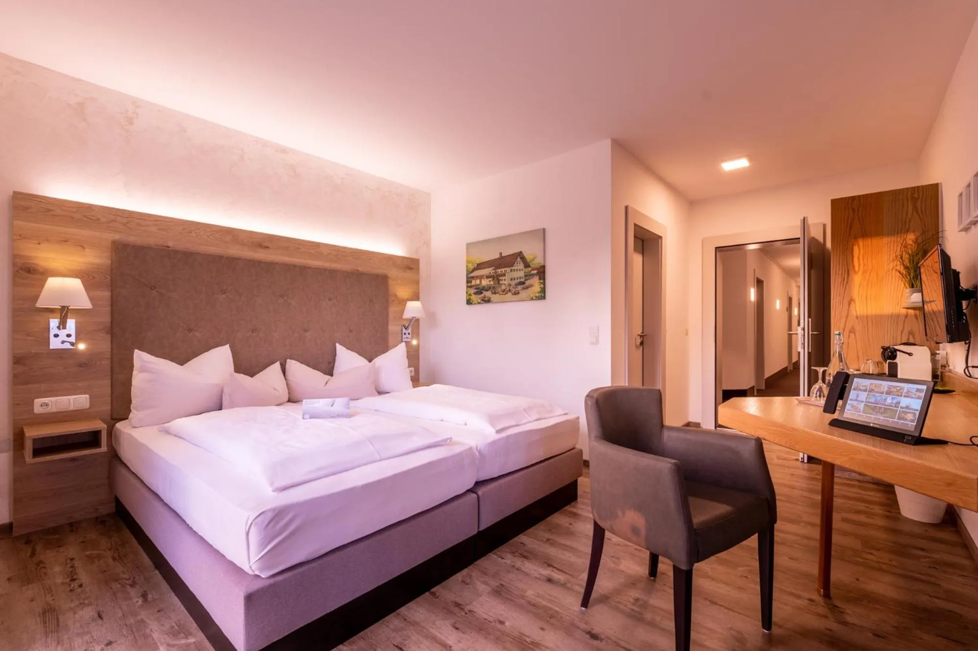 Bed in Zur Post Kümmersbruck Hotel & Tiny Houses