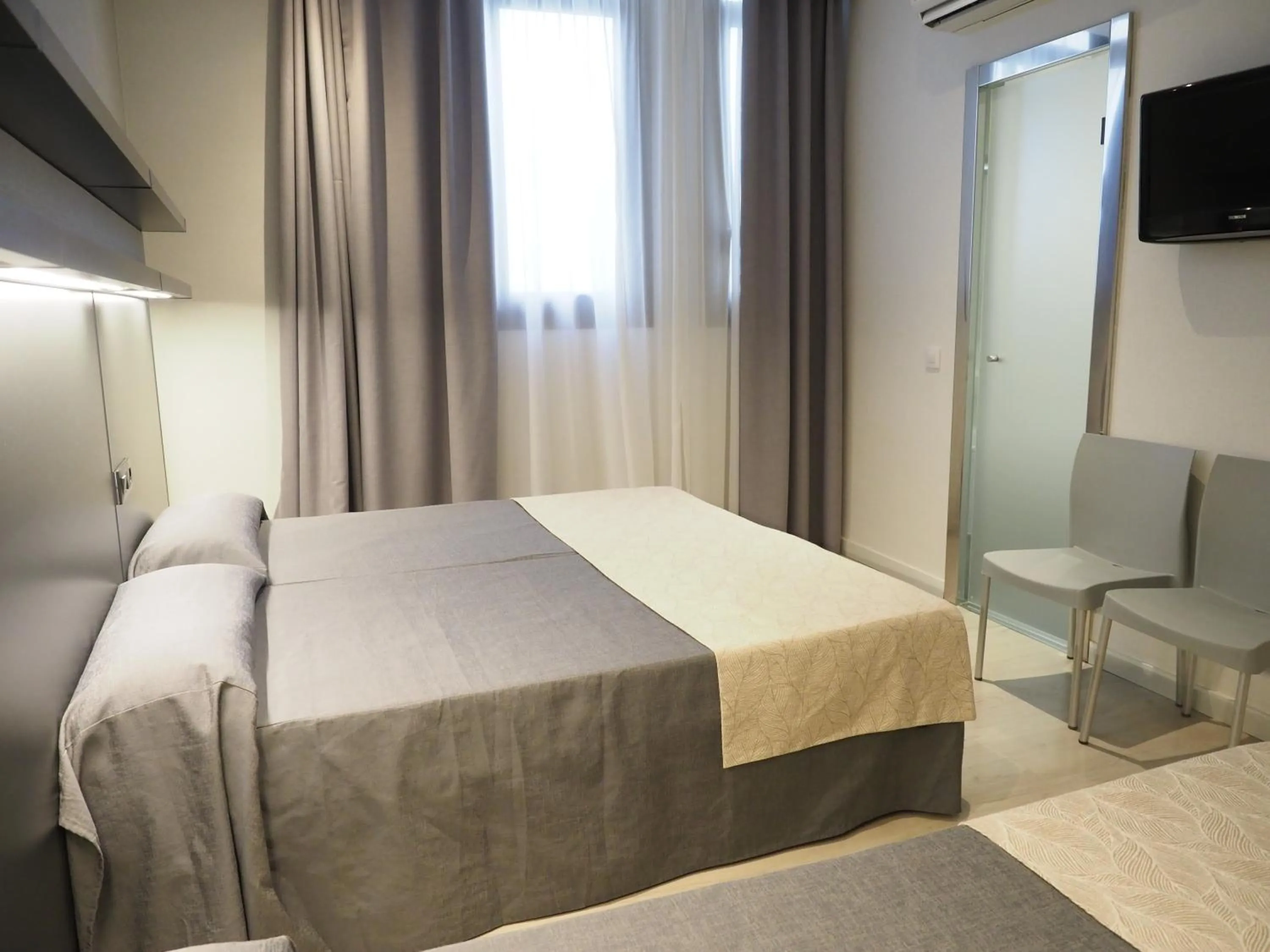 Bed in Hostal Benidorm