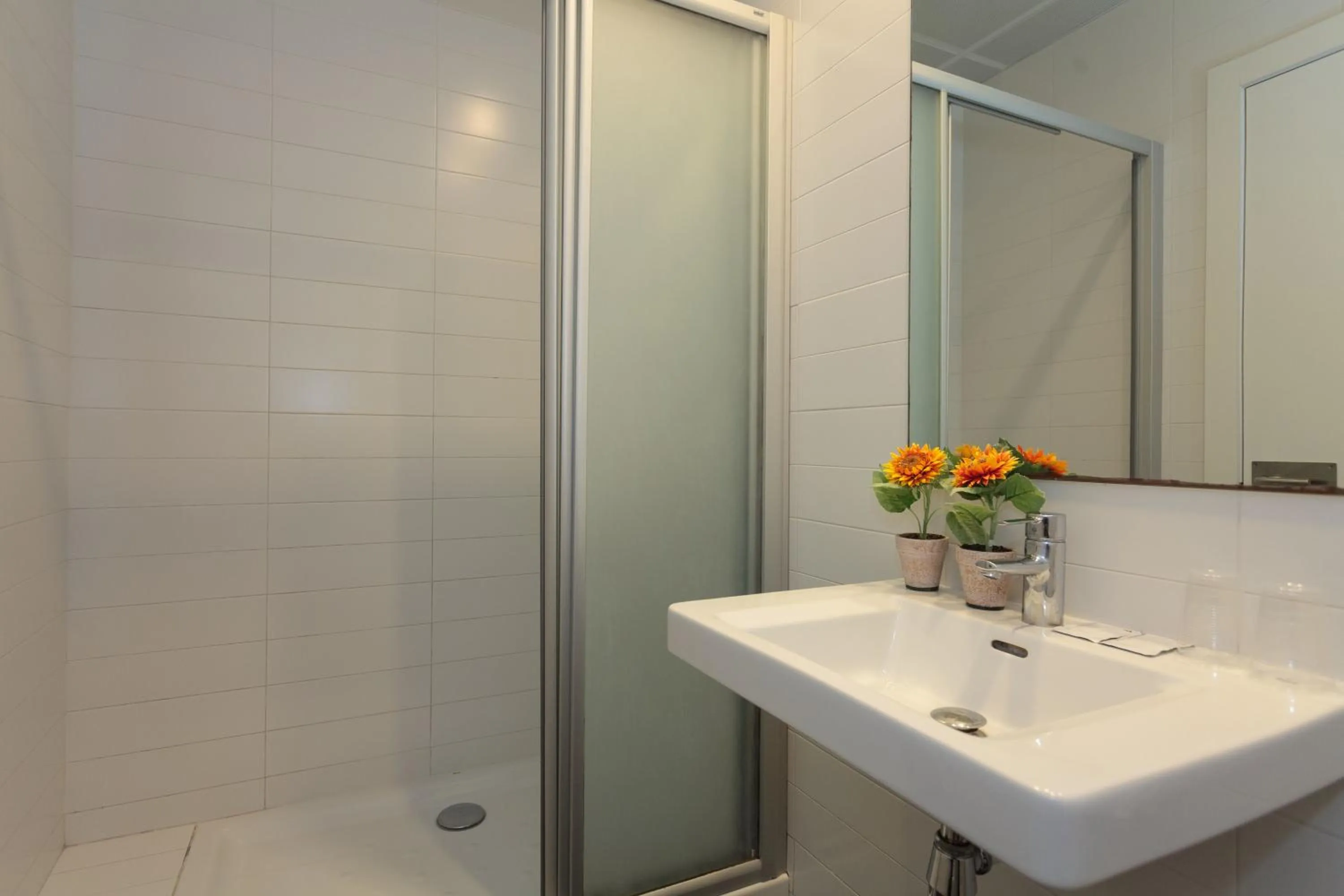 Shower in Hostal Benidorm