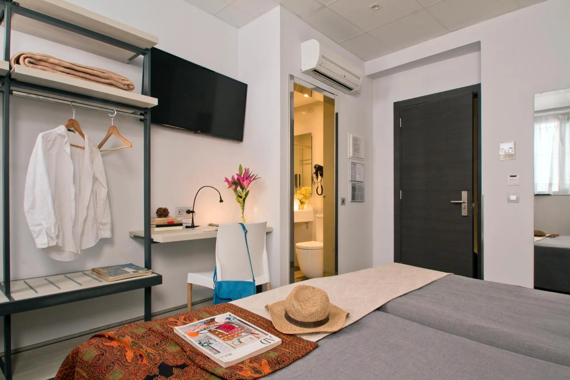 Photo of the whole room, Bed in Hostal Benidorm