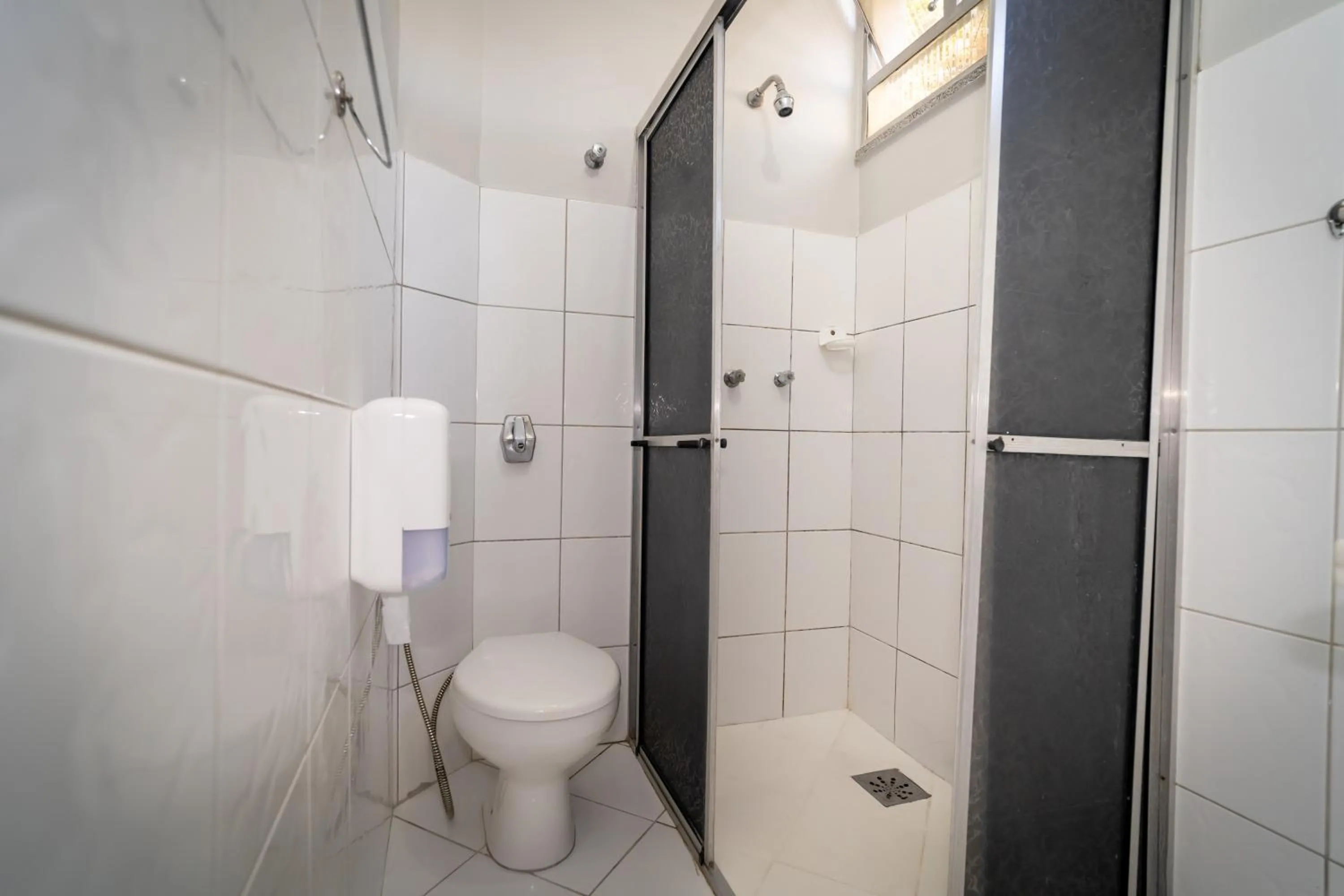 Shower in Bandeirantes Hotel