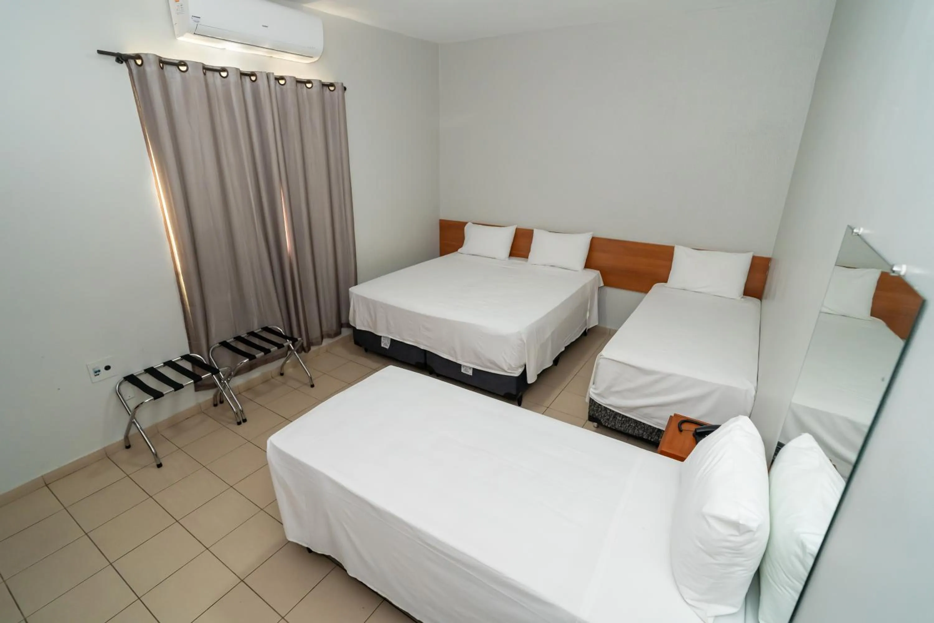pet friendly, Bed in Bandeirantes Hotel