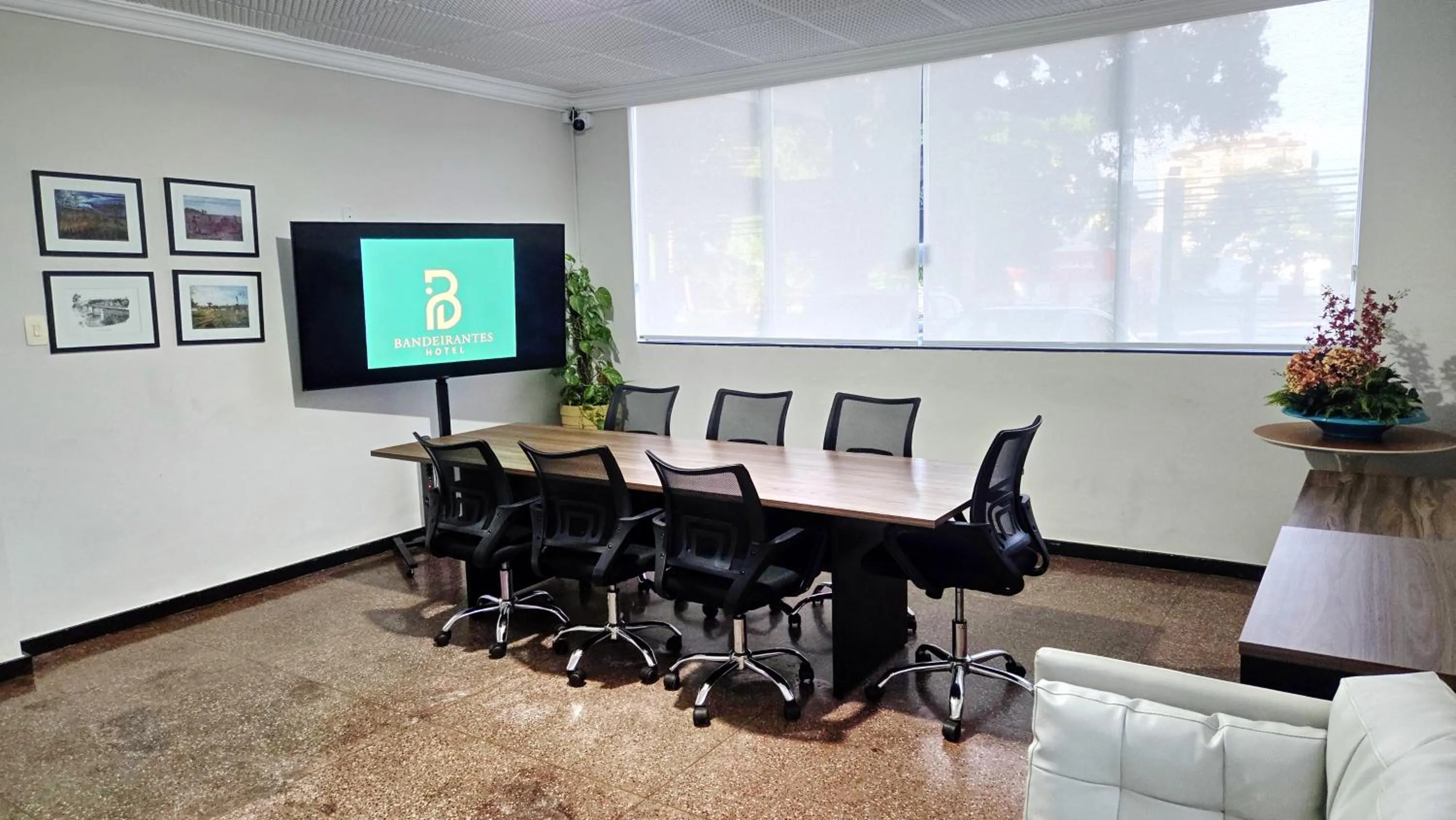 TV and multimedia in Bandeirantes Hotel