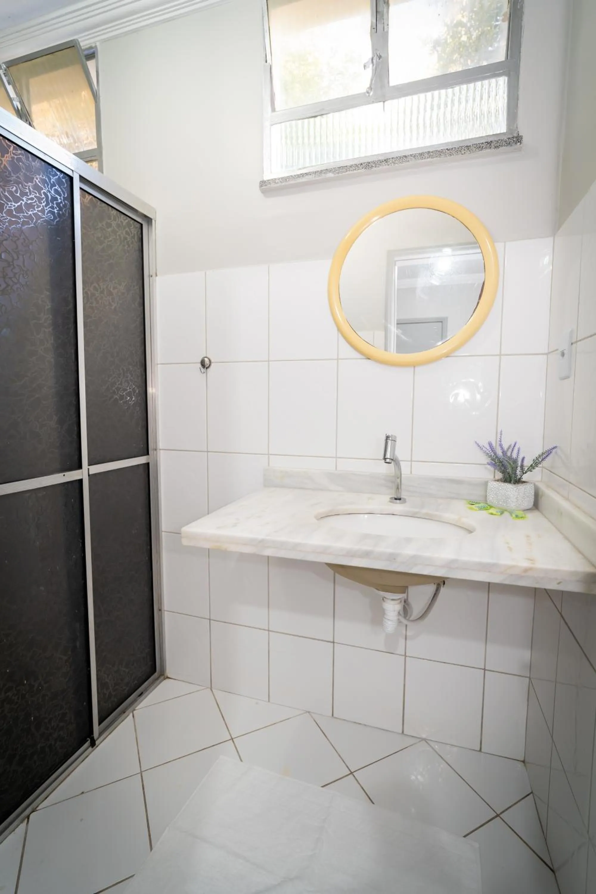 Shower in Bandeirantes Hotel