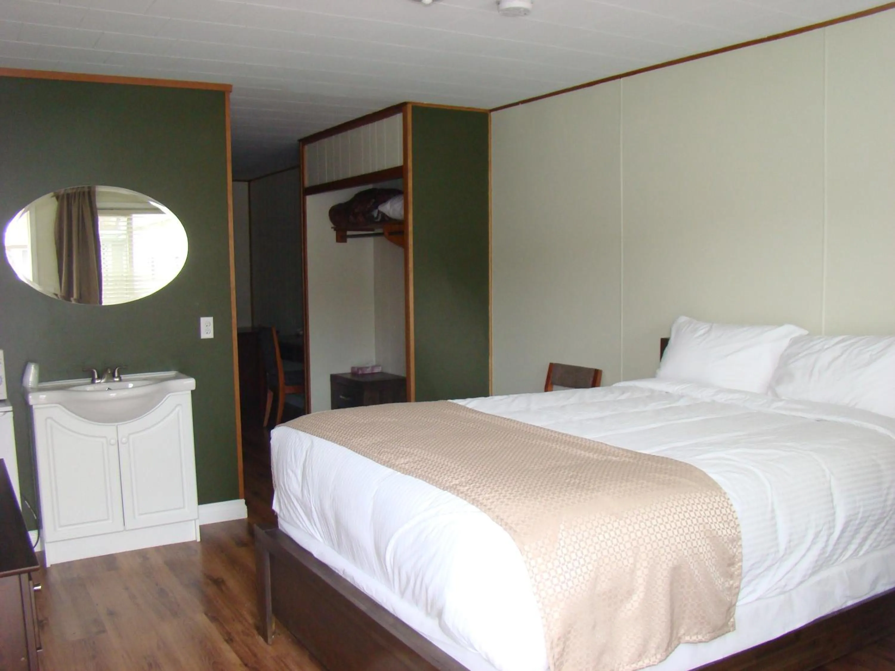 Bedroom in Paddock Inn