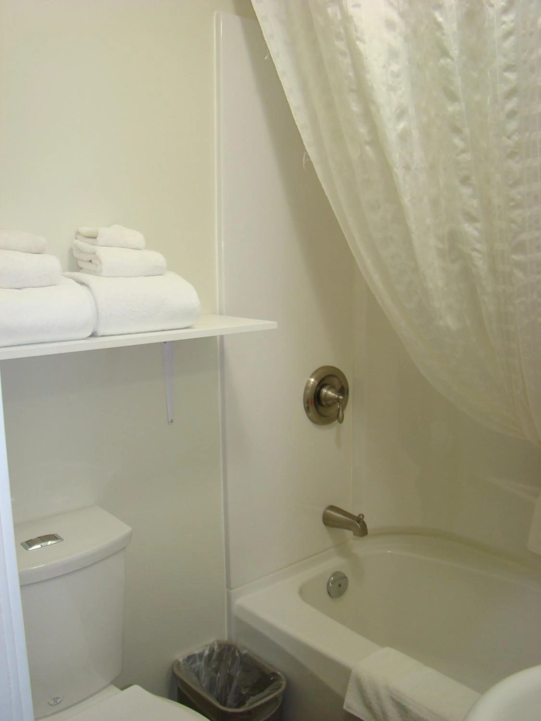 Bathroom in Paddock Inn