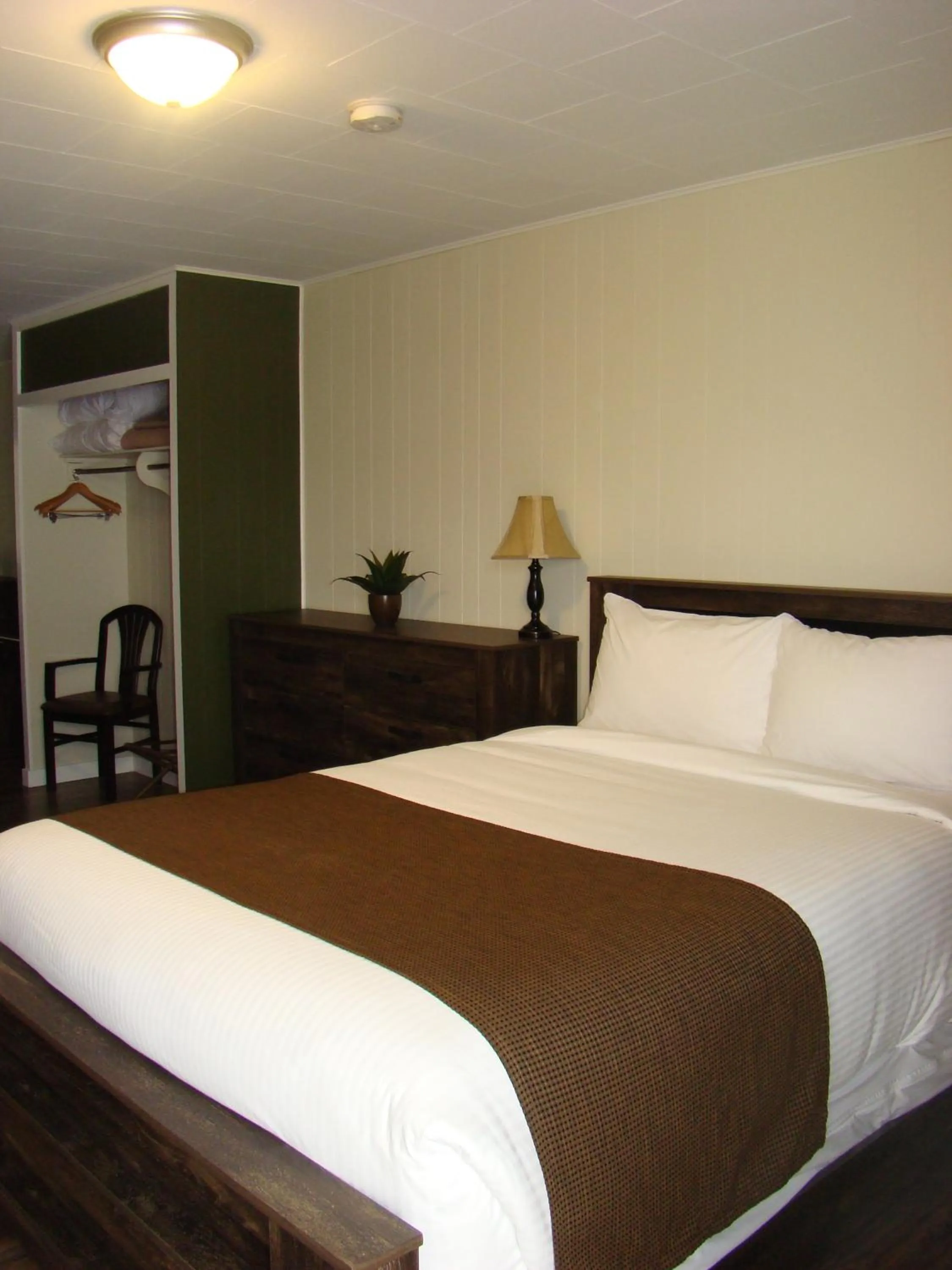 Bedroom in Paddock Inn