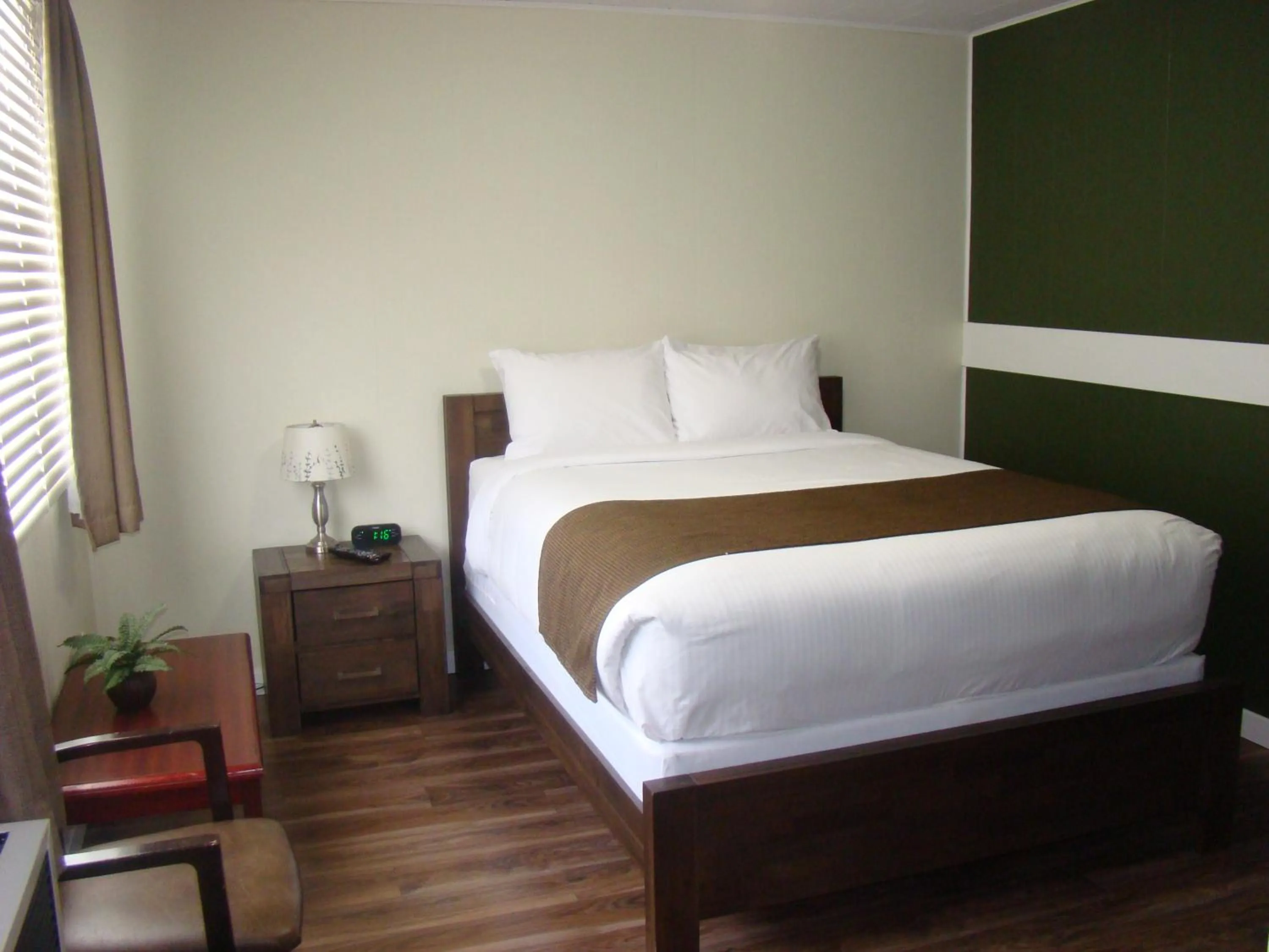 Bedroom in Paddock Inn