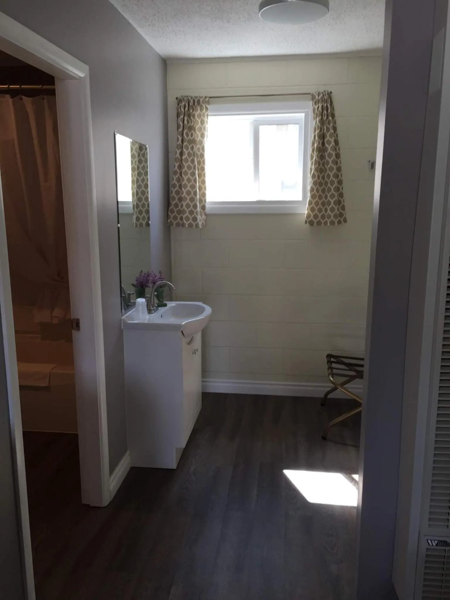 Bathroom in Paddock Inn