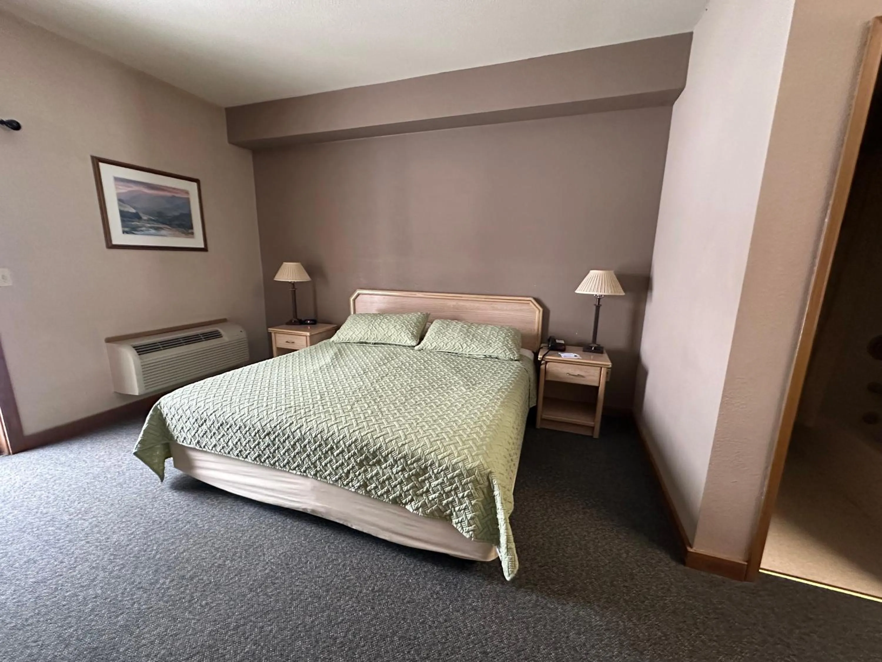 Bed in Timber Lodge Inn