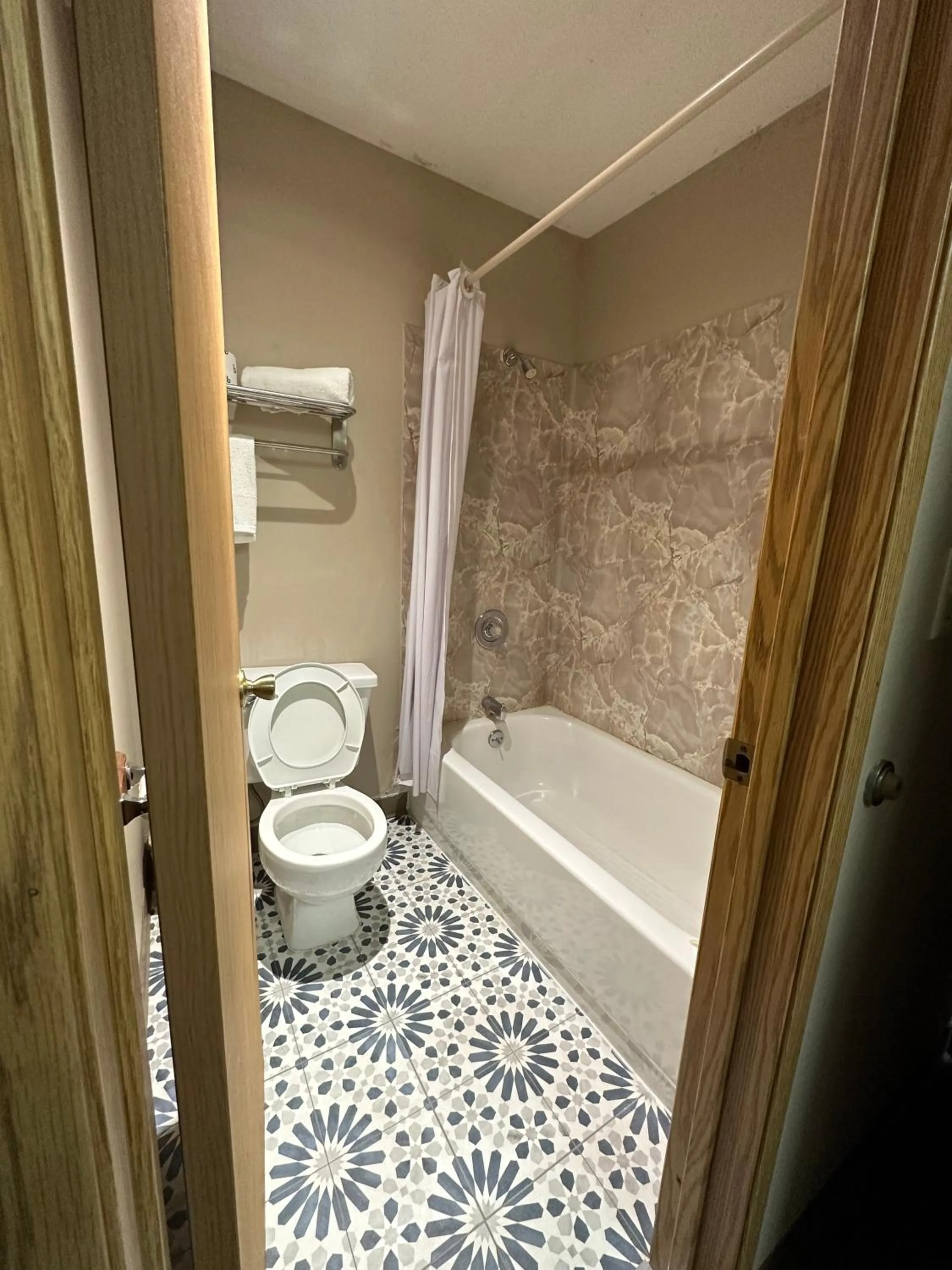 Shower in Timber Lodge Inn
