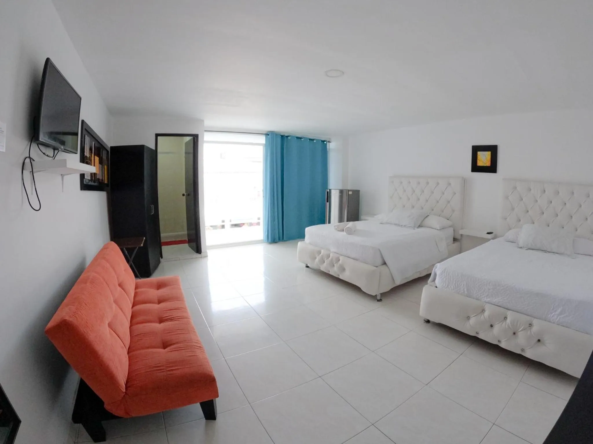 Photo of the whole room, Bed in Blue Emerald Inn