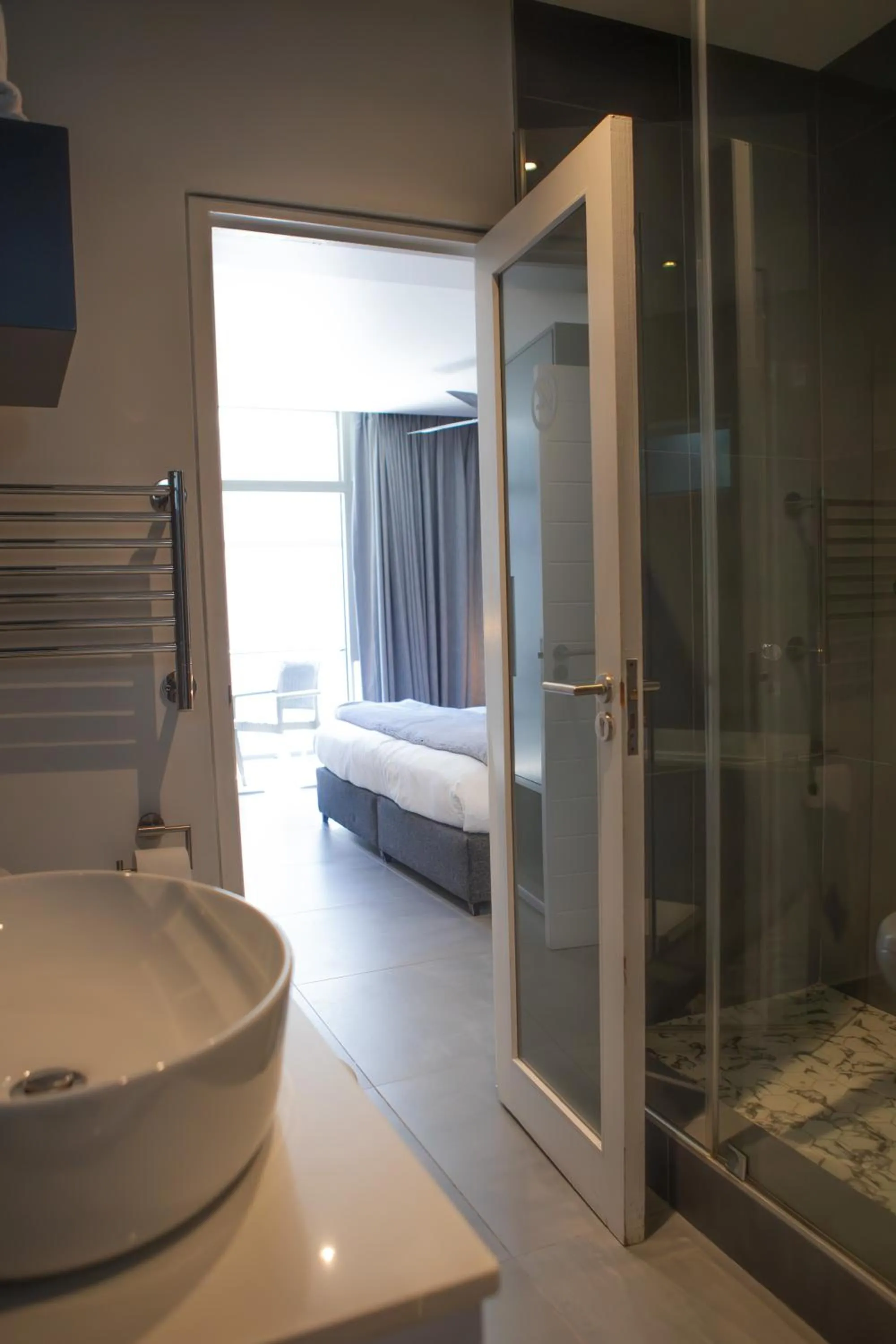 Shower, Bed in Atlantic Affair Boutique Hotel