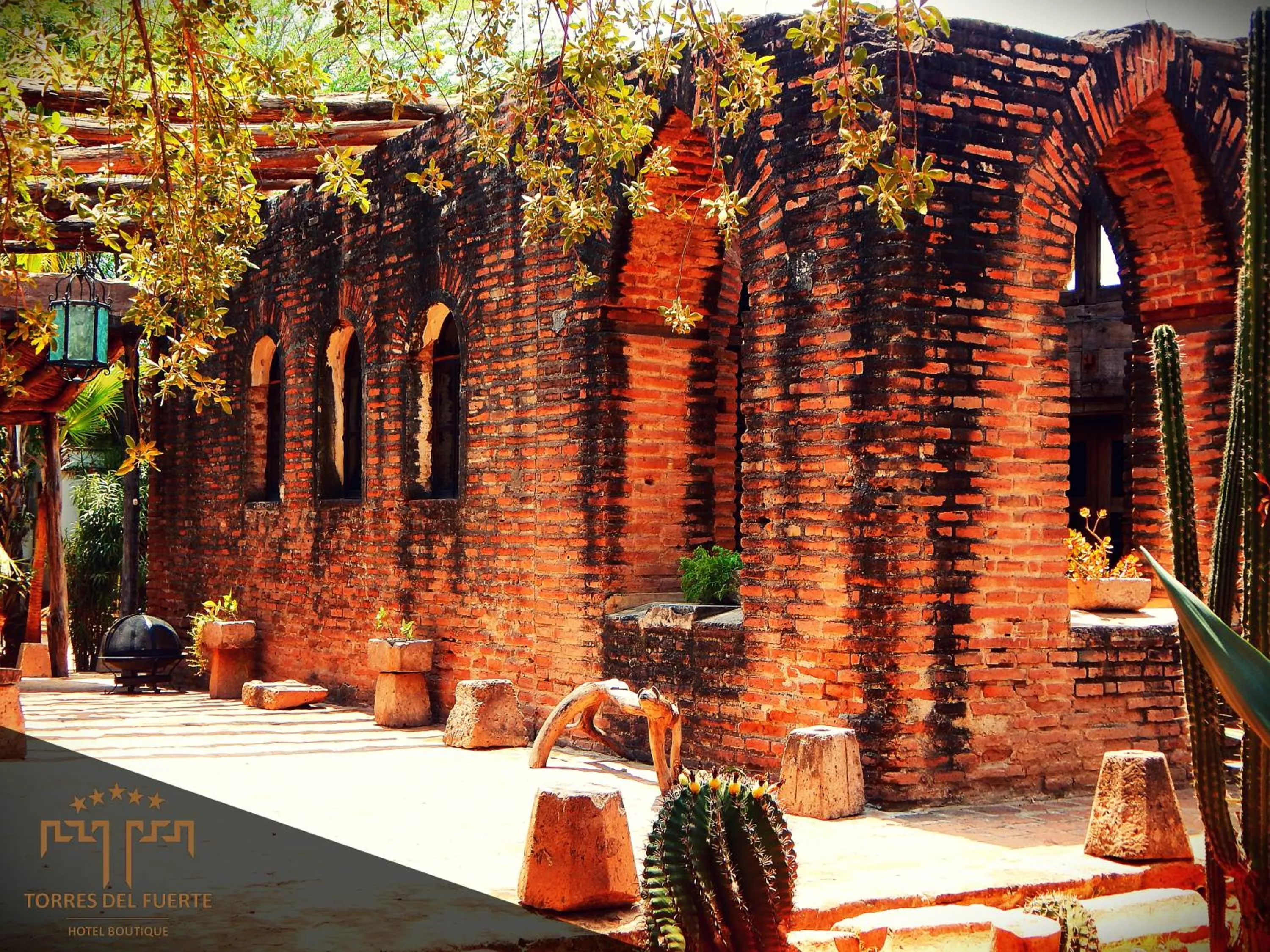 Restaurant/places to eat in Hotel Torres Del Fuerte