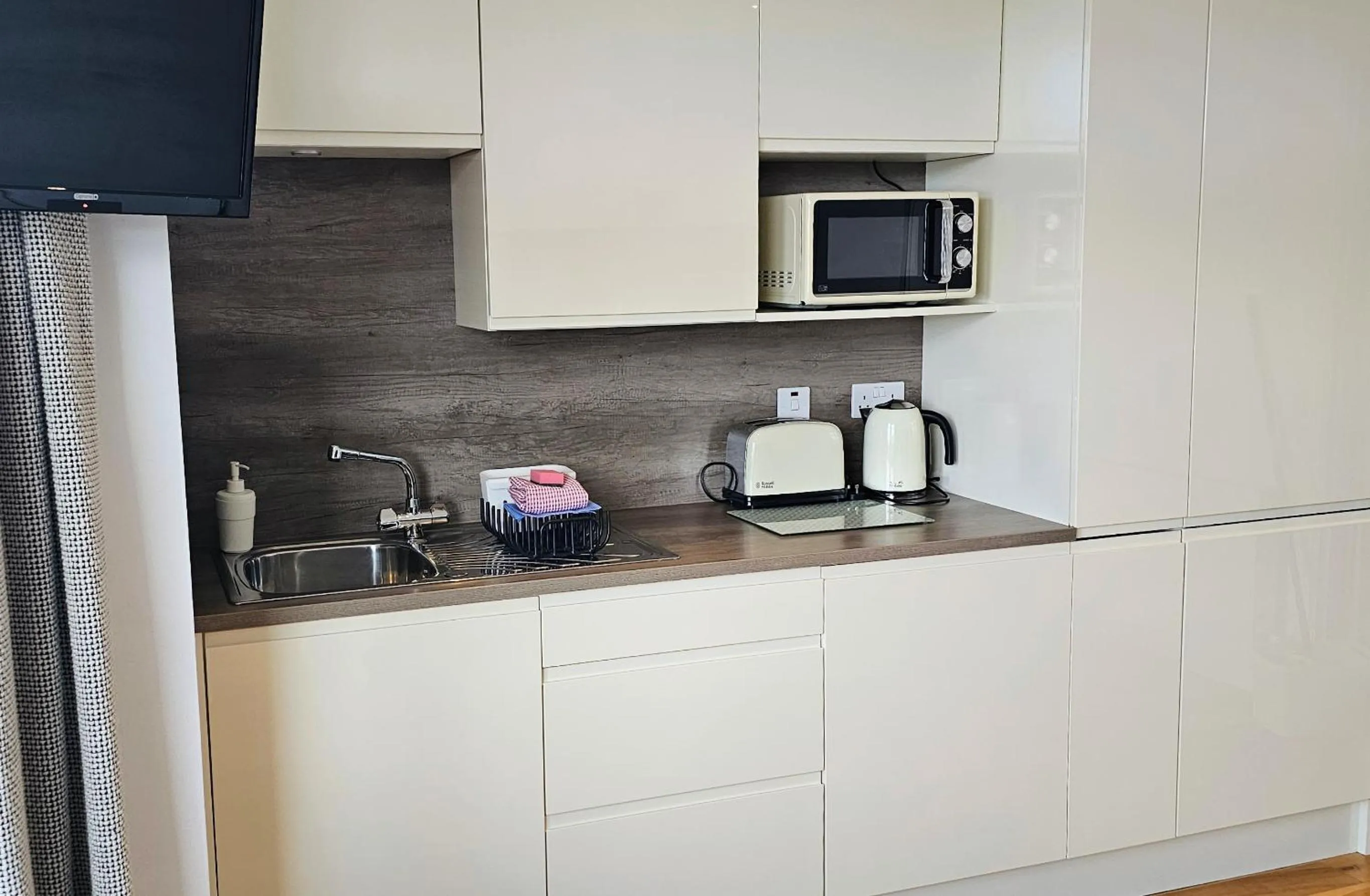 Boat House Super Suites