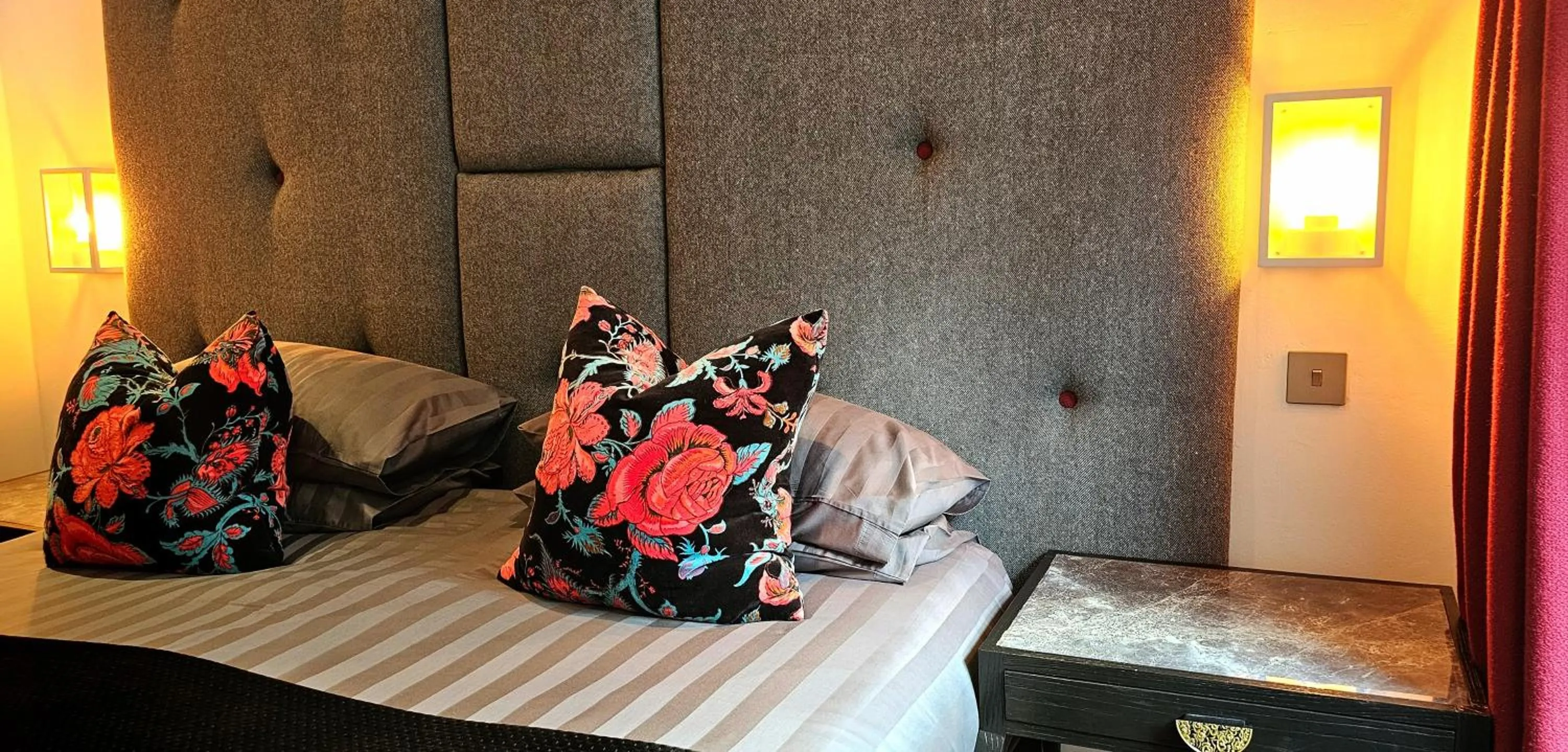 Bed in Boat House Super Suites