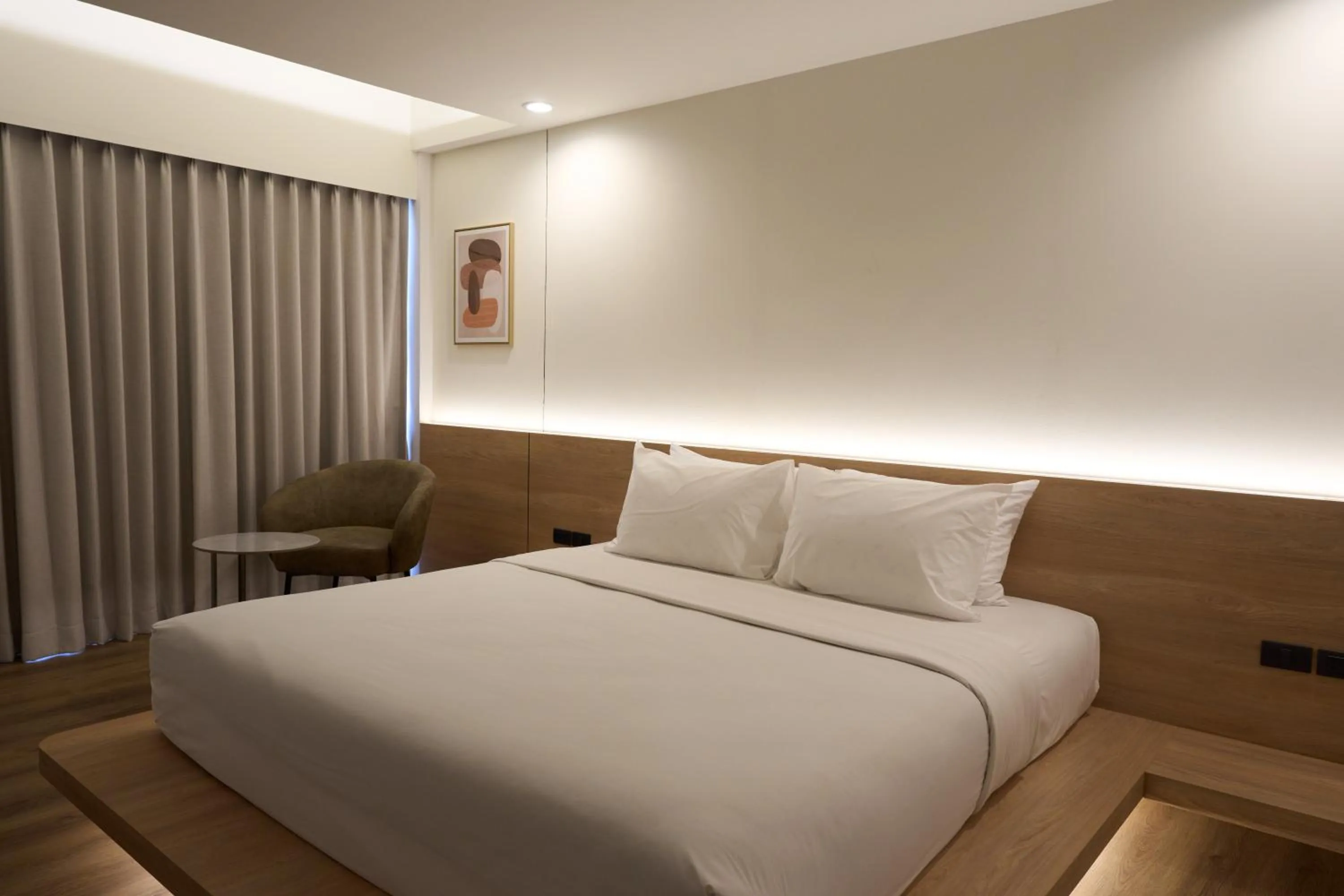 Bed in Welcome Plaza Hotel Pattaya