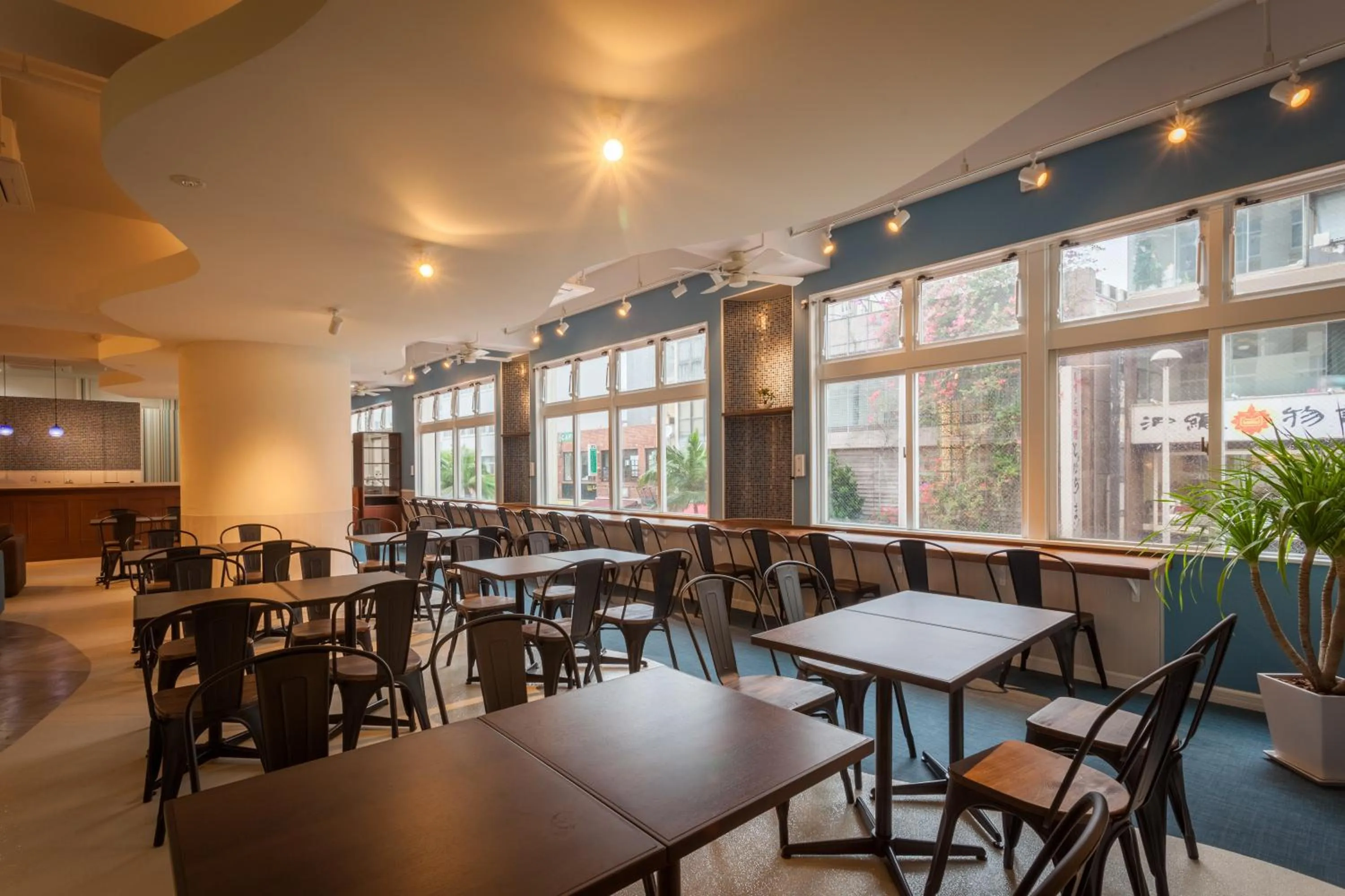 Communal lounge/ TV room in HOTEL THE CUBE Naha Kokusai Street