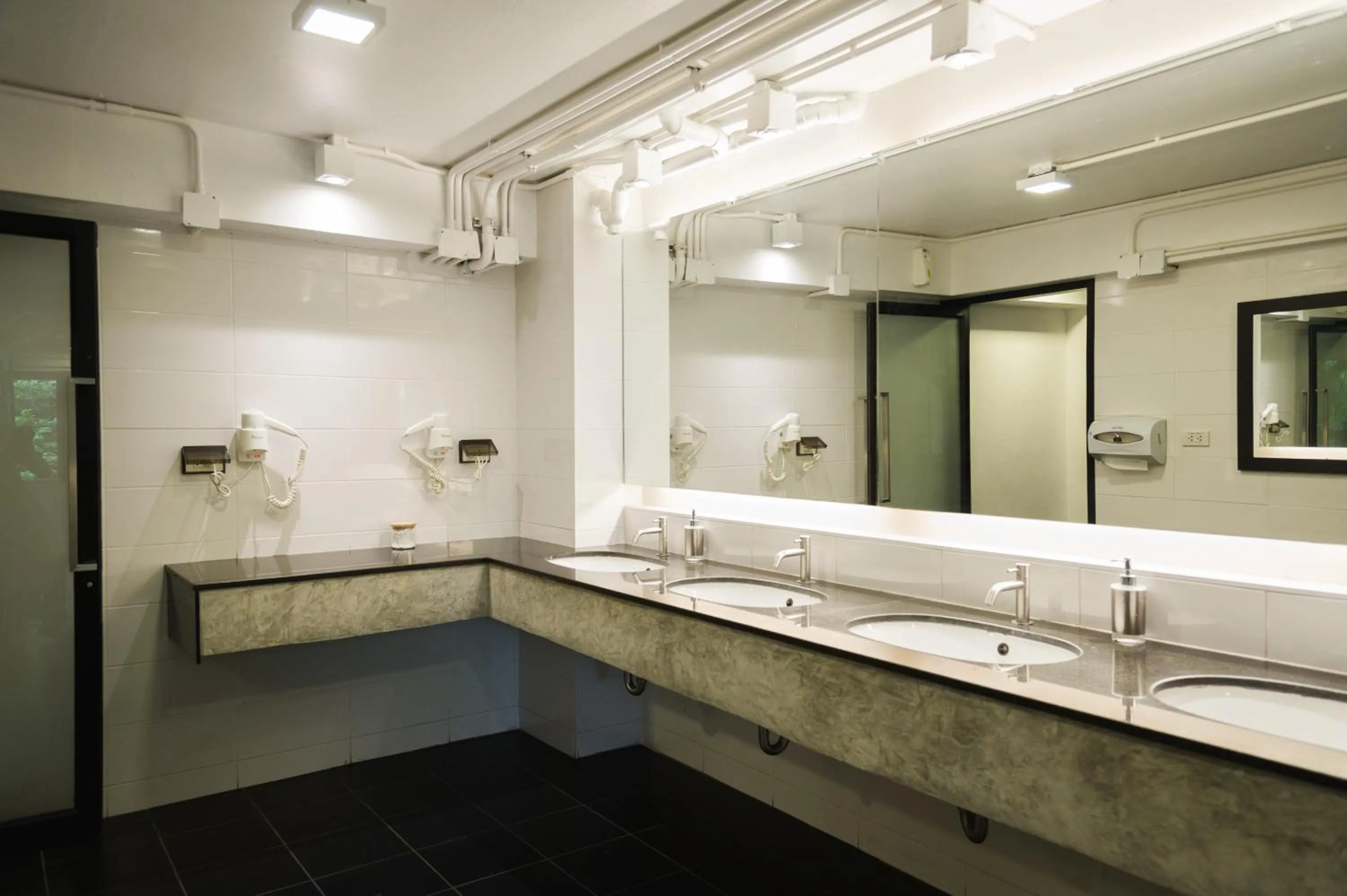 Bathroom in The Common Hostel