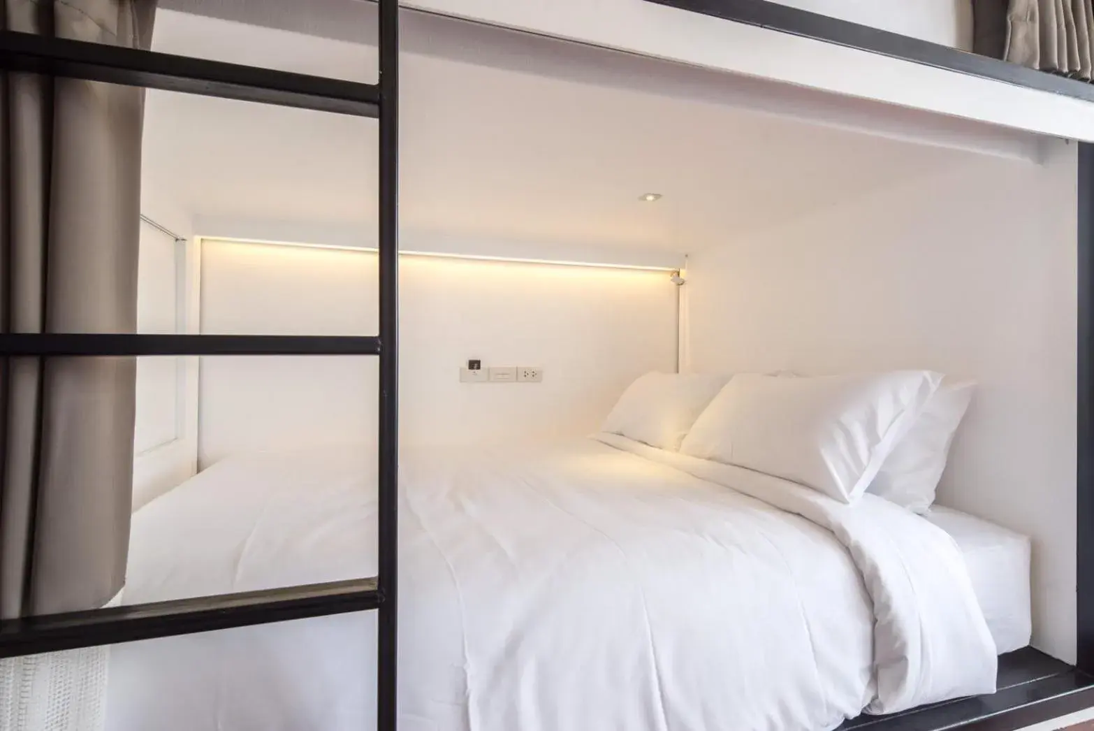 Queen Bed in Mixed Dormitory Room  (Shared Bathroom) in The Common Hostel Queen Bed in Mixed Dormitory Room  (Shared Bathroom) in The Common Hostel