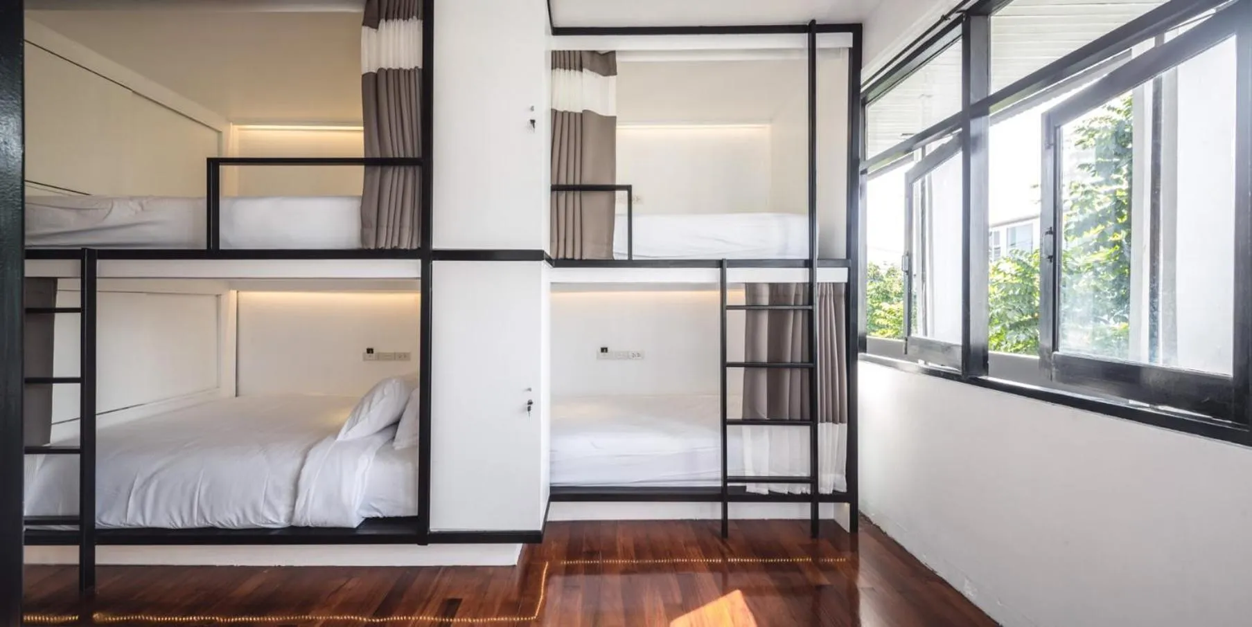 bunk bed, Bed in The Common Hostel