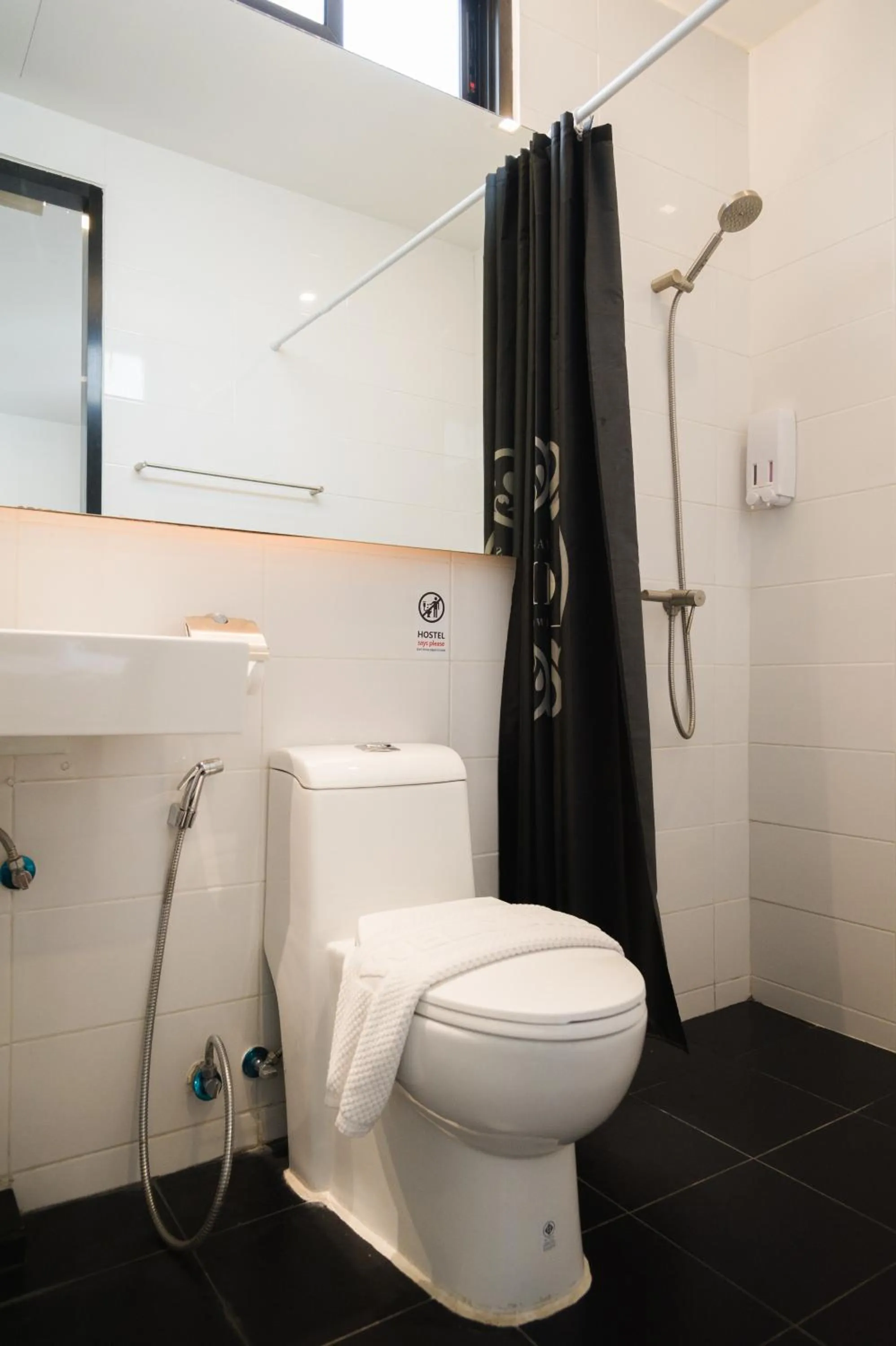 Shower in The Common Hostel