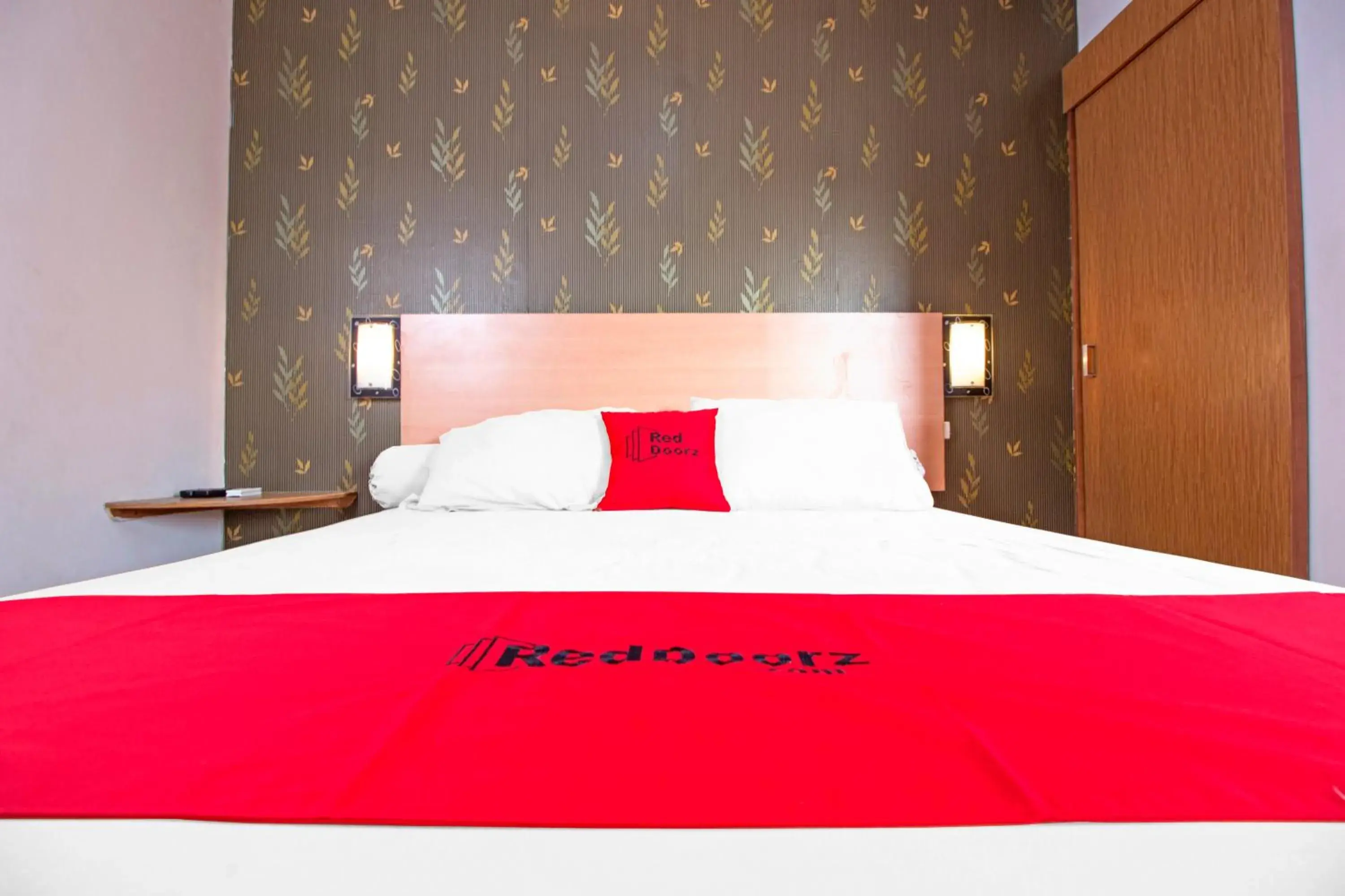 Standard Double Room in RedDoorz Syariah near BTC Fashion Mall Standard Double Room in RedDoorz Syariah near BTC Fashion Mall