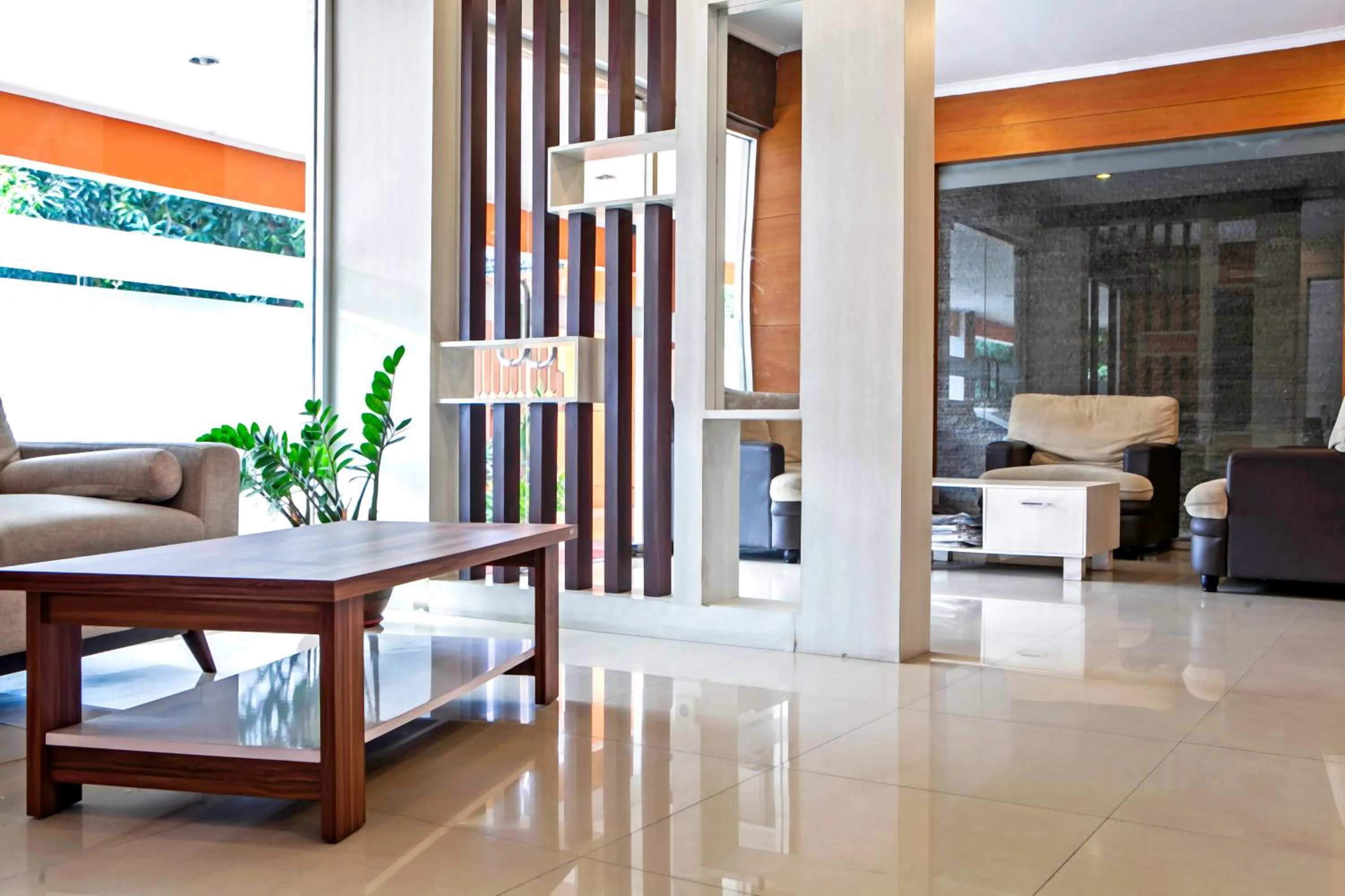 Lobby or reception in RedDoorz Syariah near BTC Fashion Mall