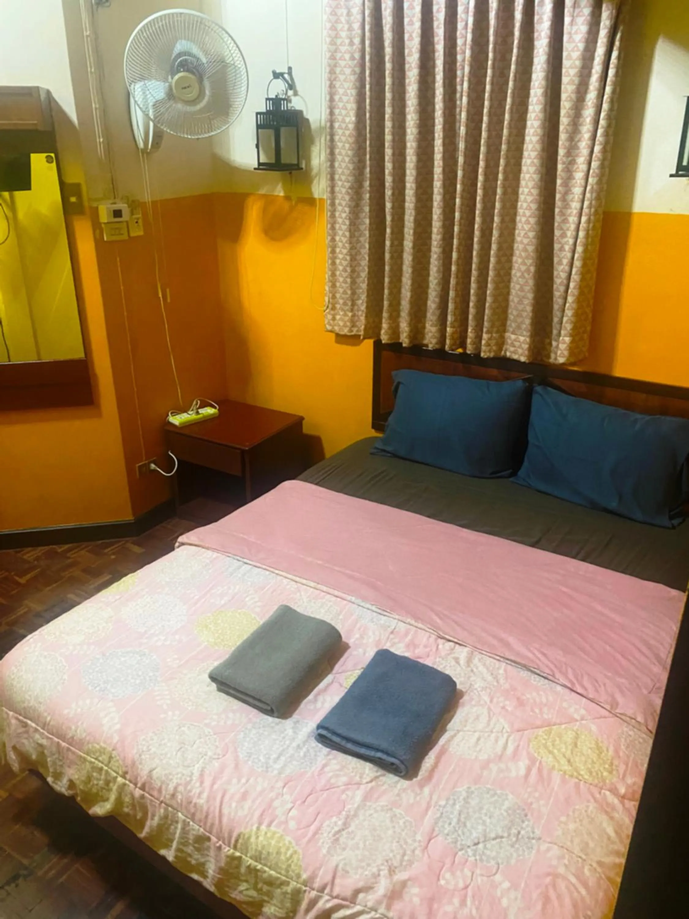 Bed in Riviera Beach