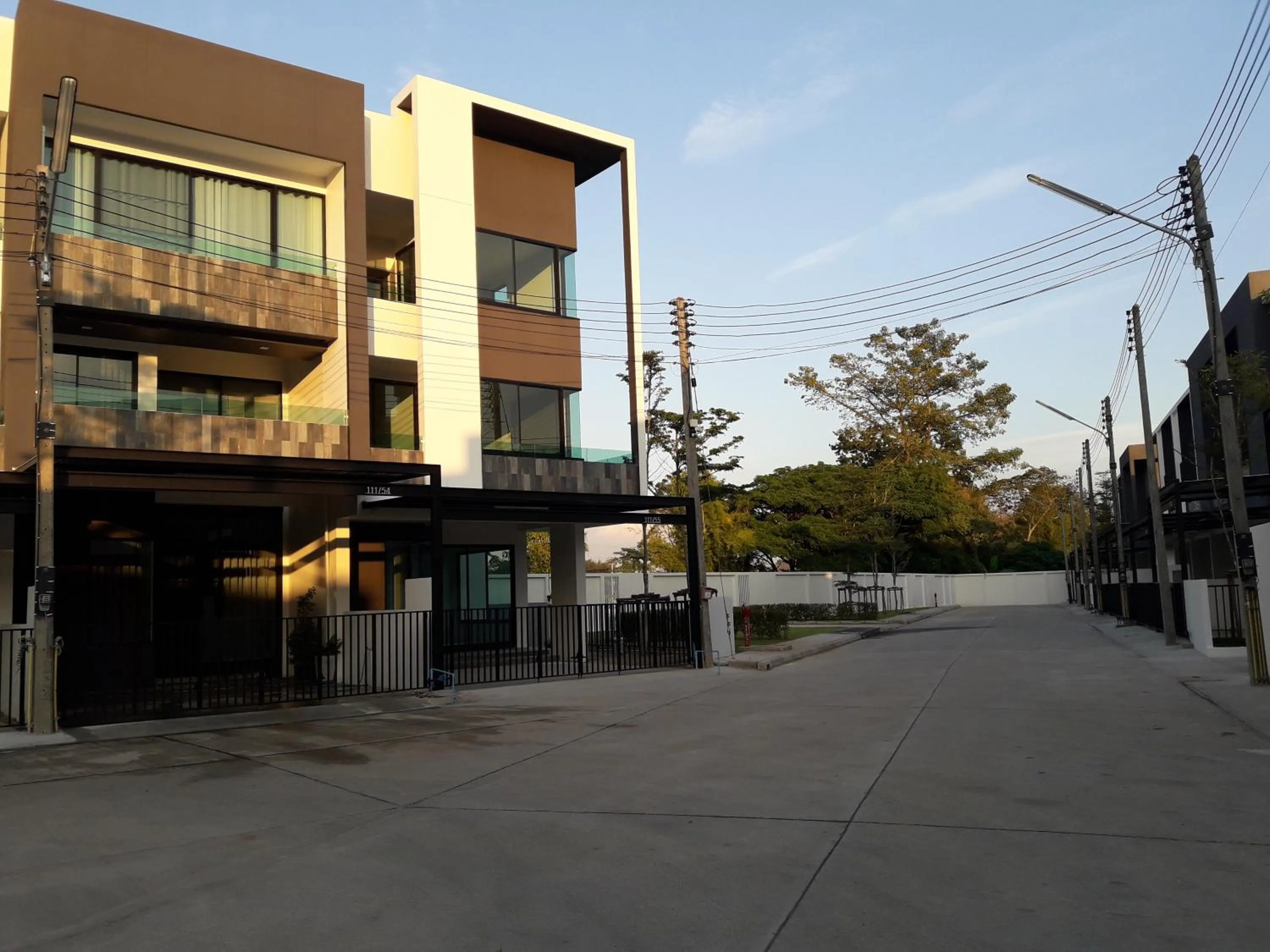 Property building in New Loft Modern Home