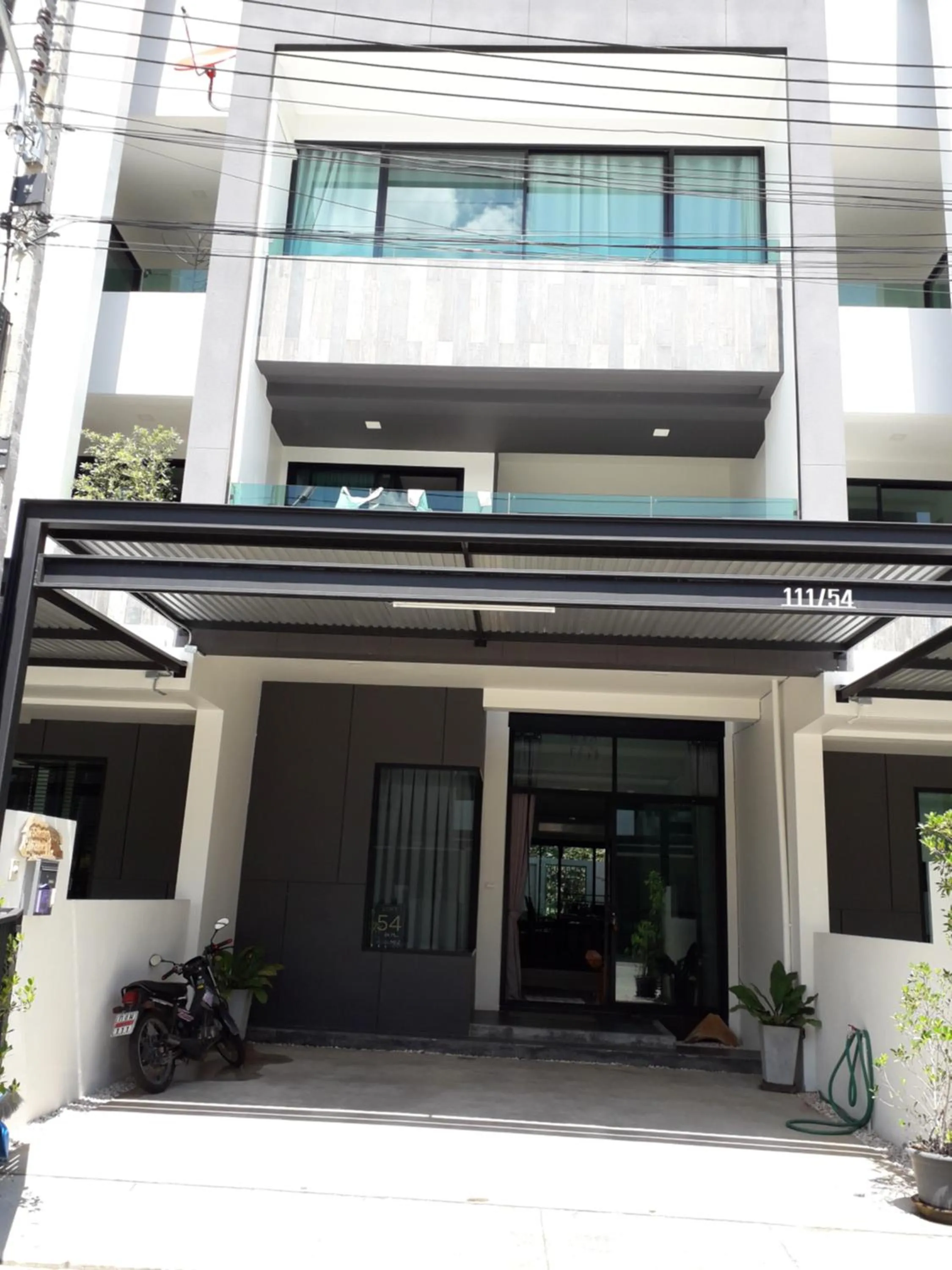 Property building in New Loft Modern Home