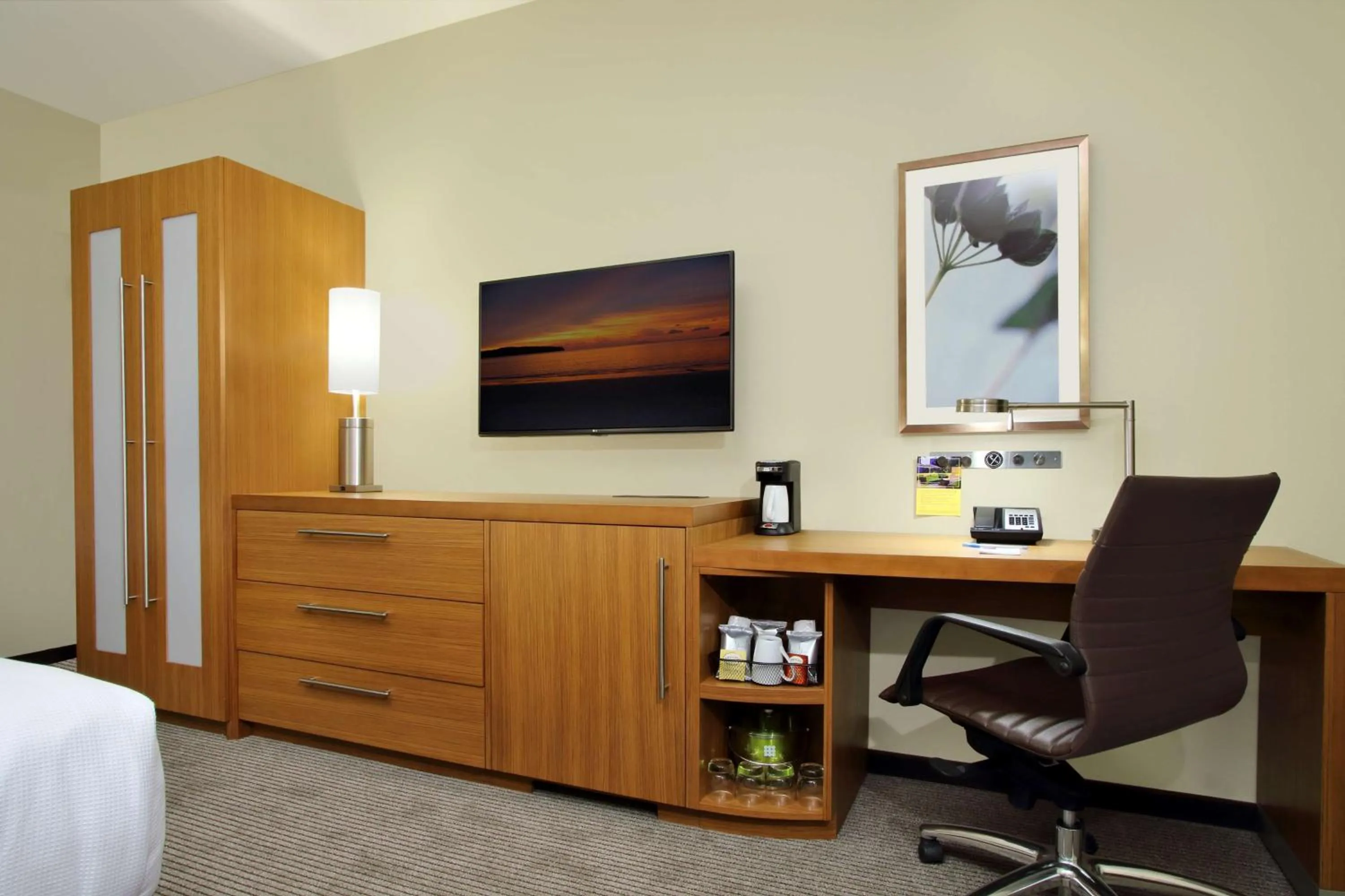 Photo of the whole room in Hyatt Place Houston NW Vintage Park