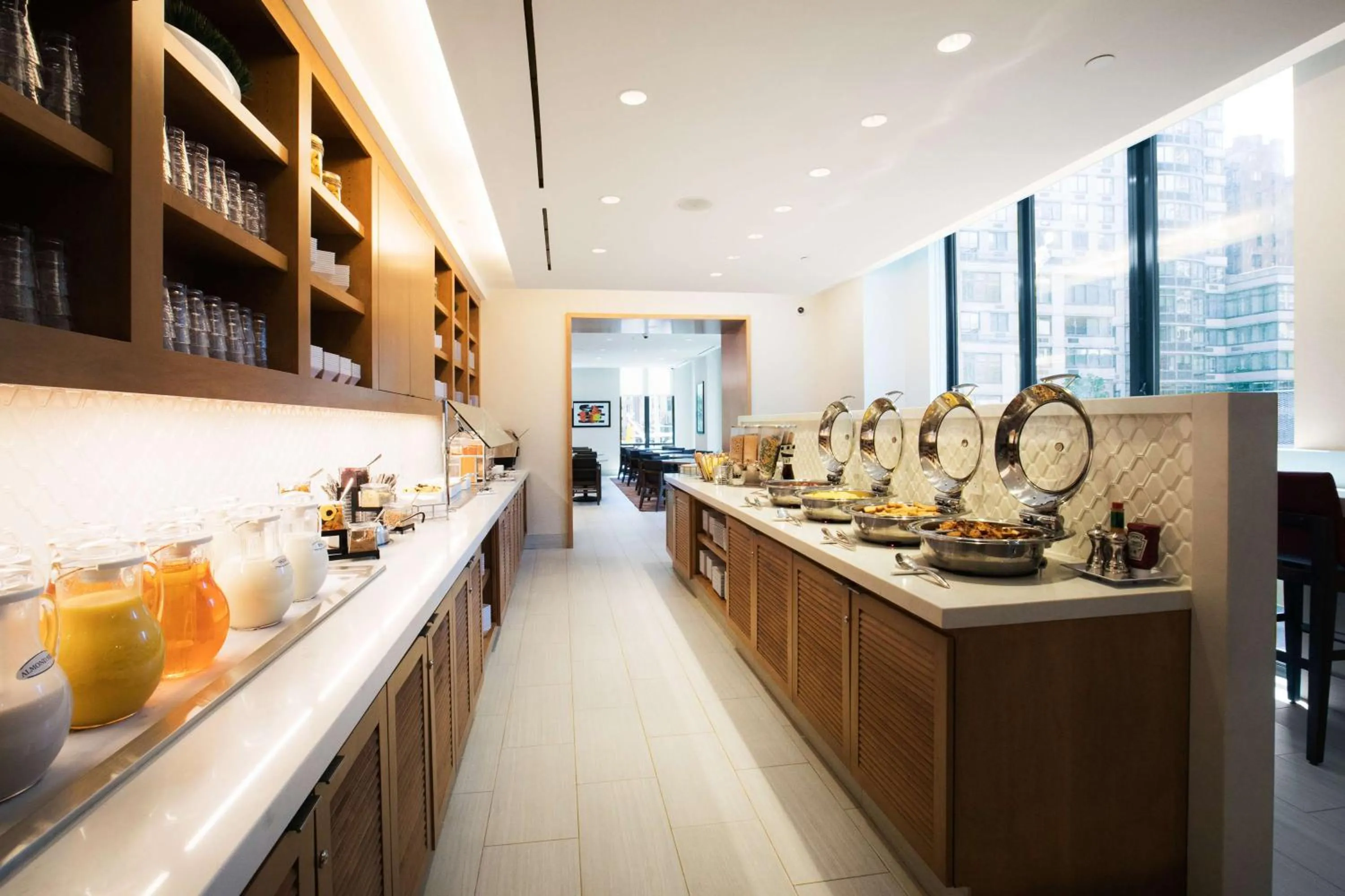 Restaurant/places to eat in Hyatt House New York/Chelsea