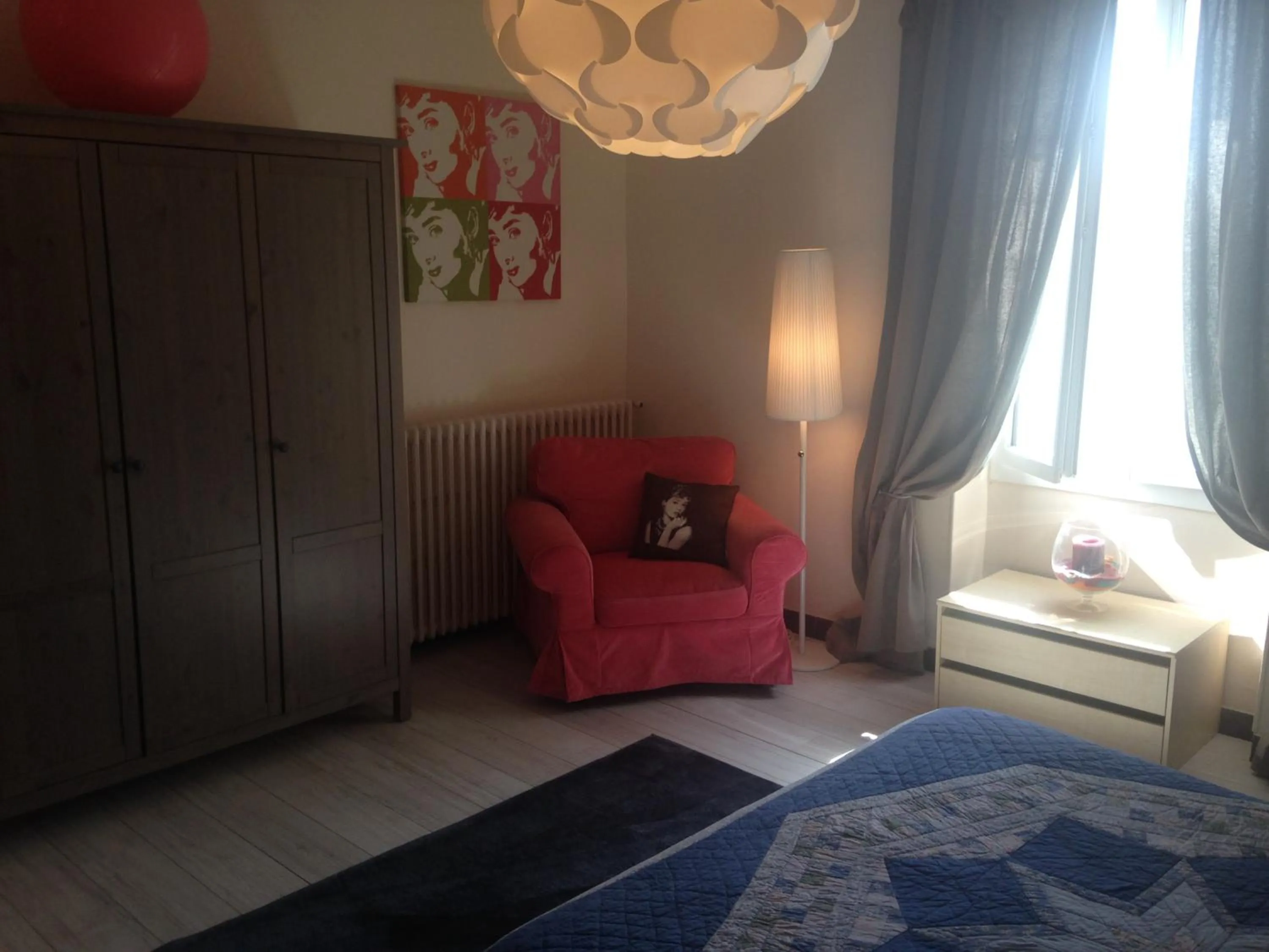 Photo of the whole room in Le Mas des Platanes