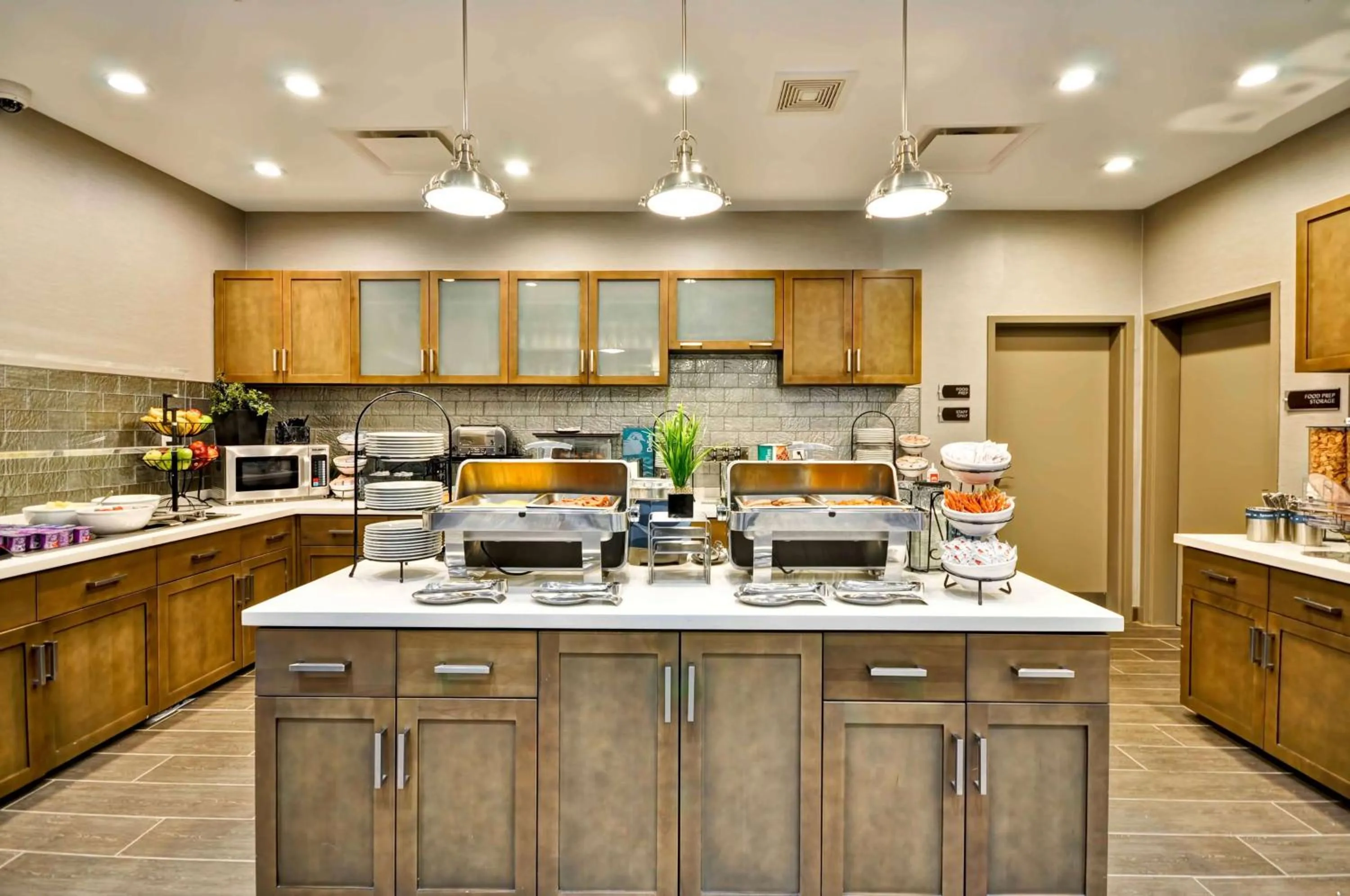 Dining area in Homewood Suites by Hilton Cincinnati/West Chester