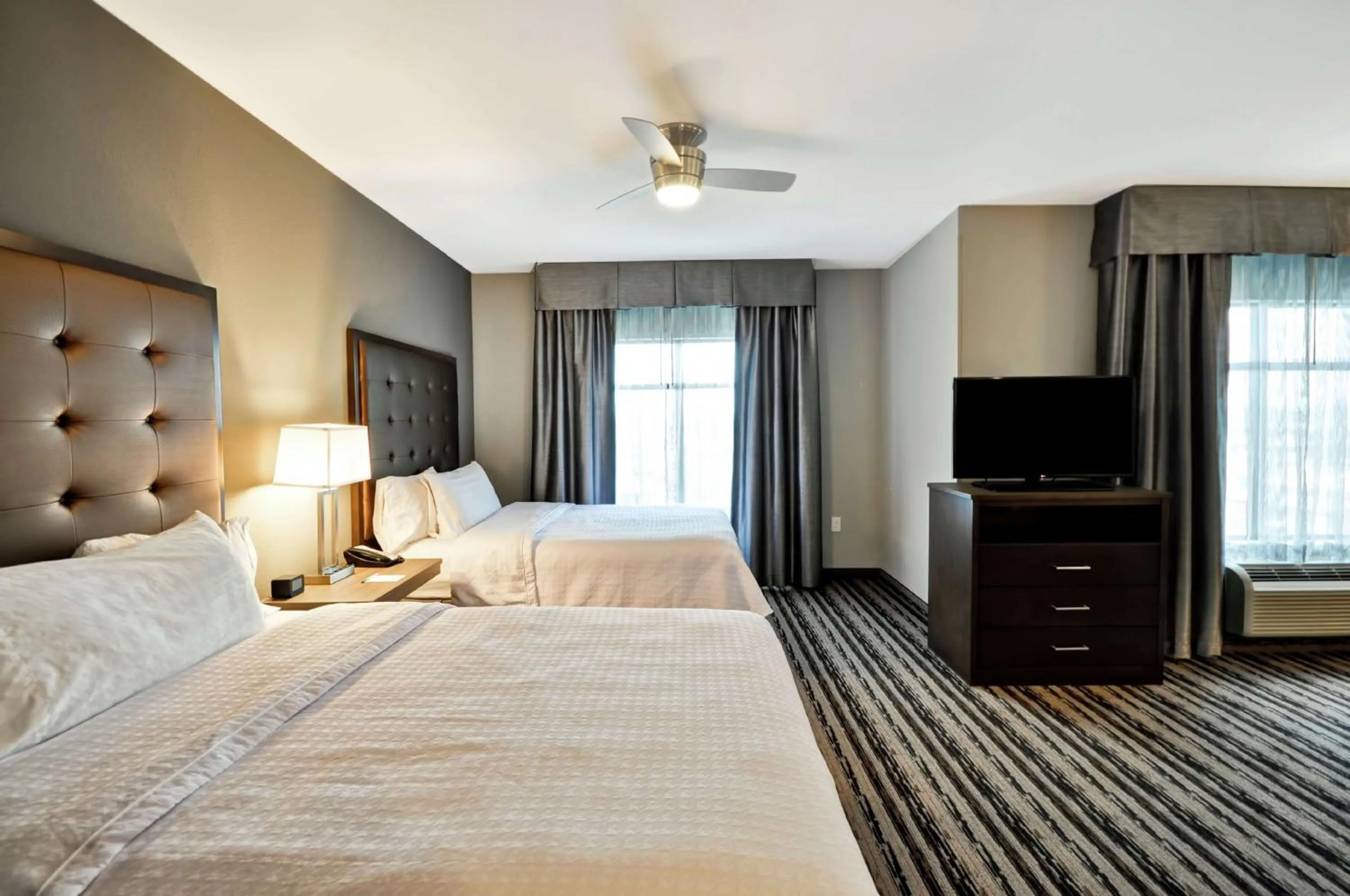 Bed in Homewood Suites by Hilton Cincinnati/West Chester