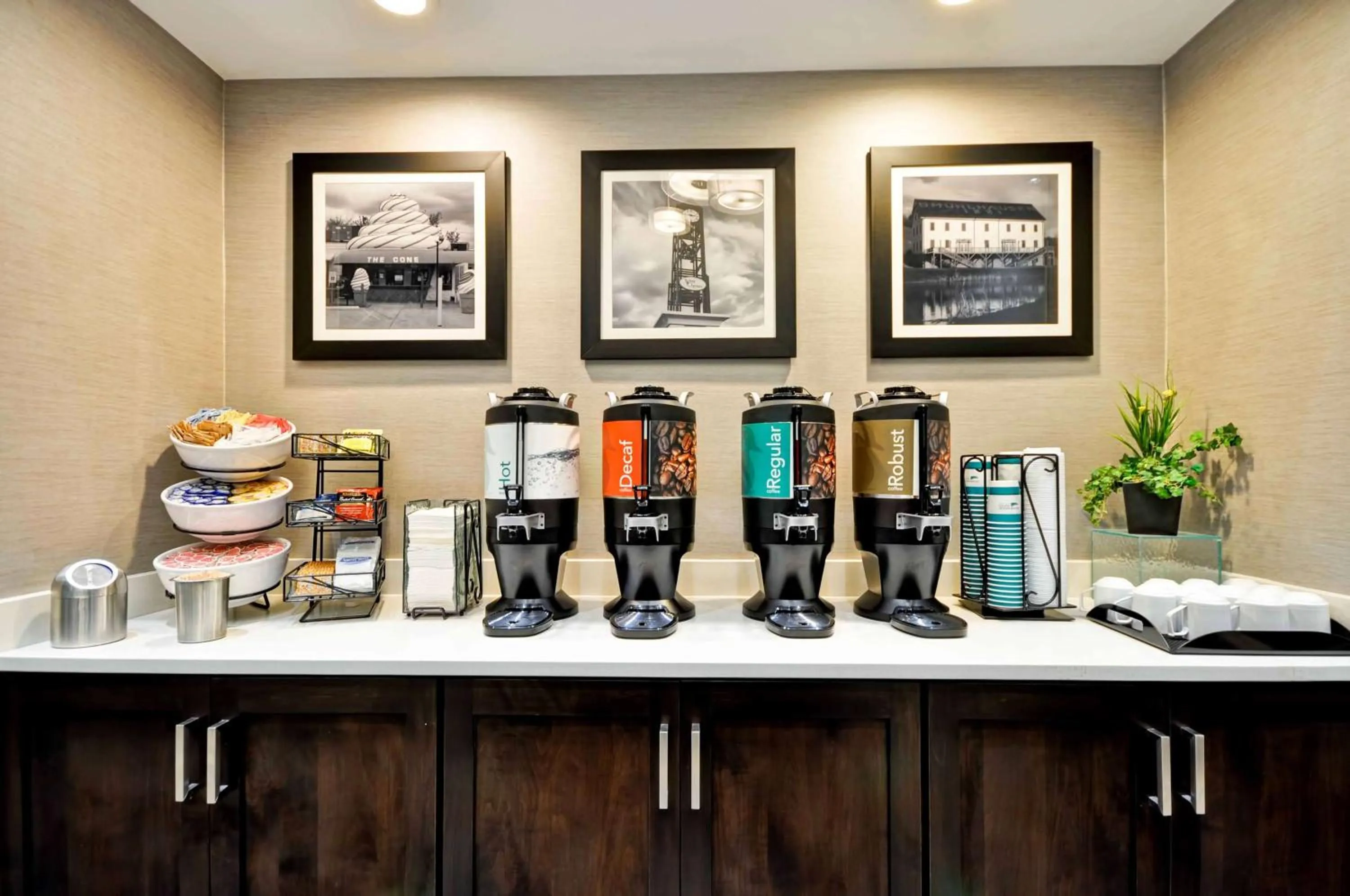Dining area in Homewood Suites by Hilton Cincinnati/West Chester
