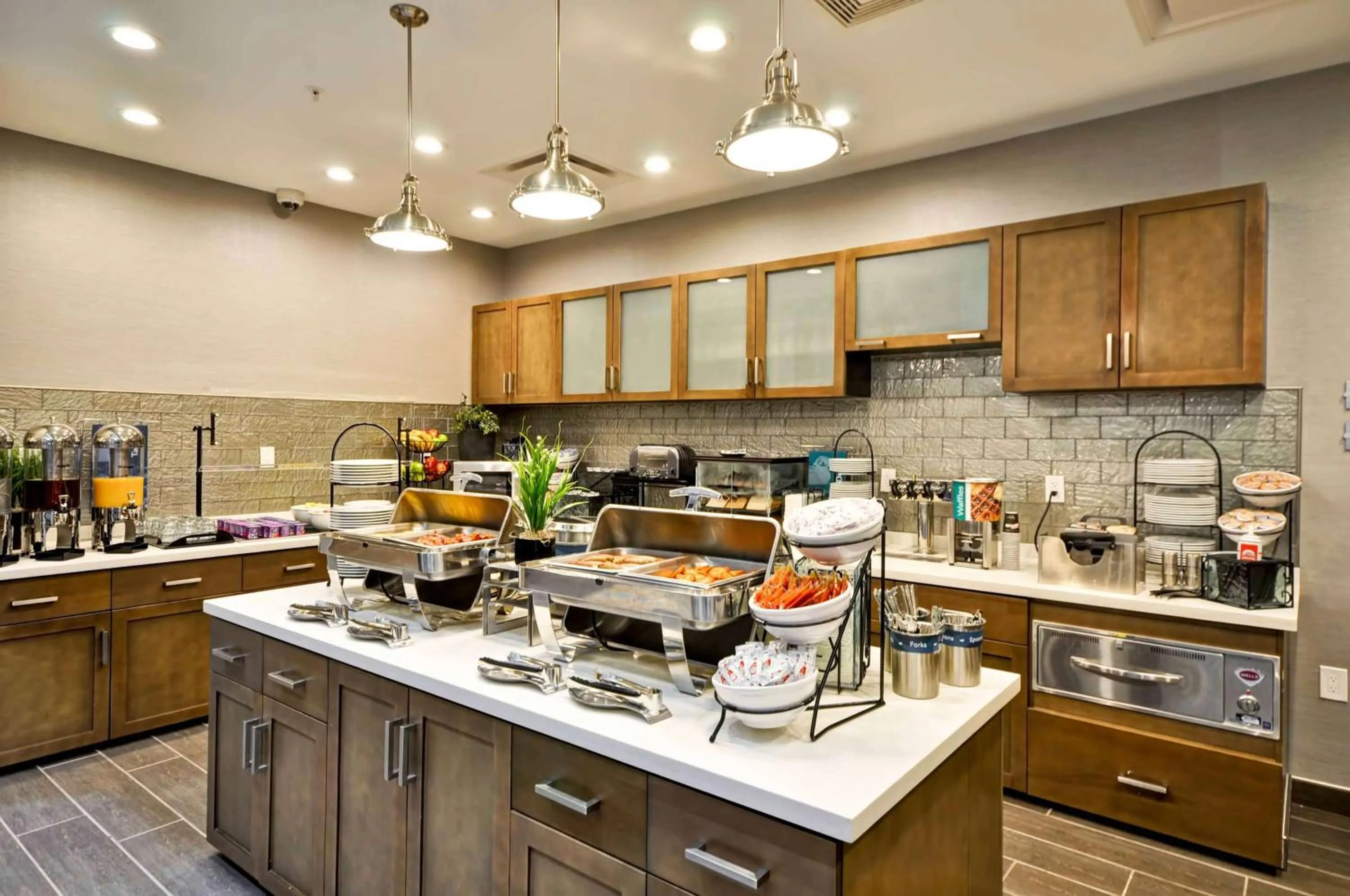 Dining area in Homewood Suites by Hilton Cincinnati/West Chester