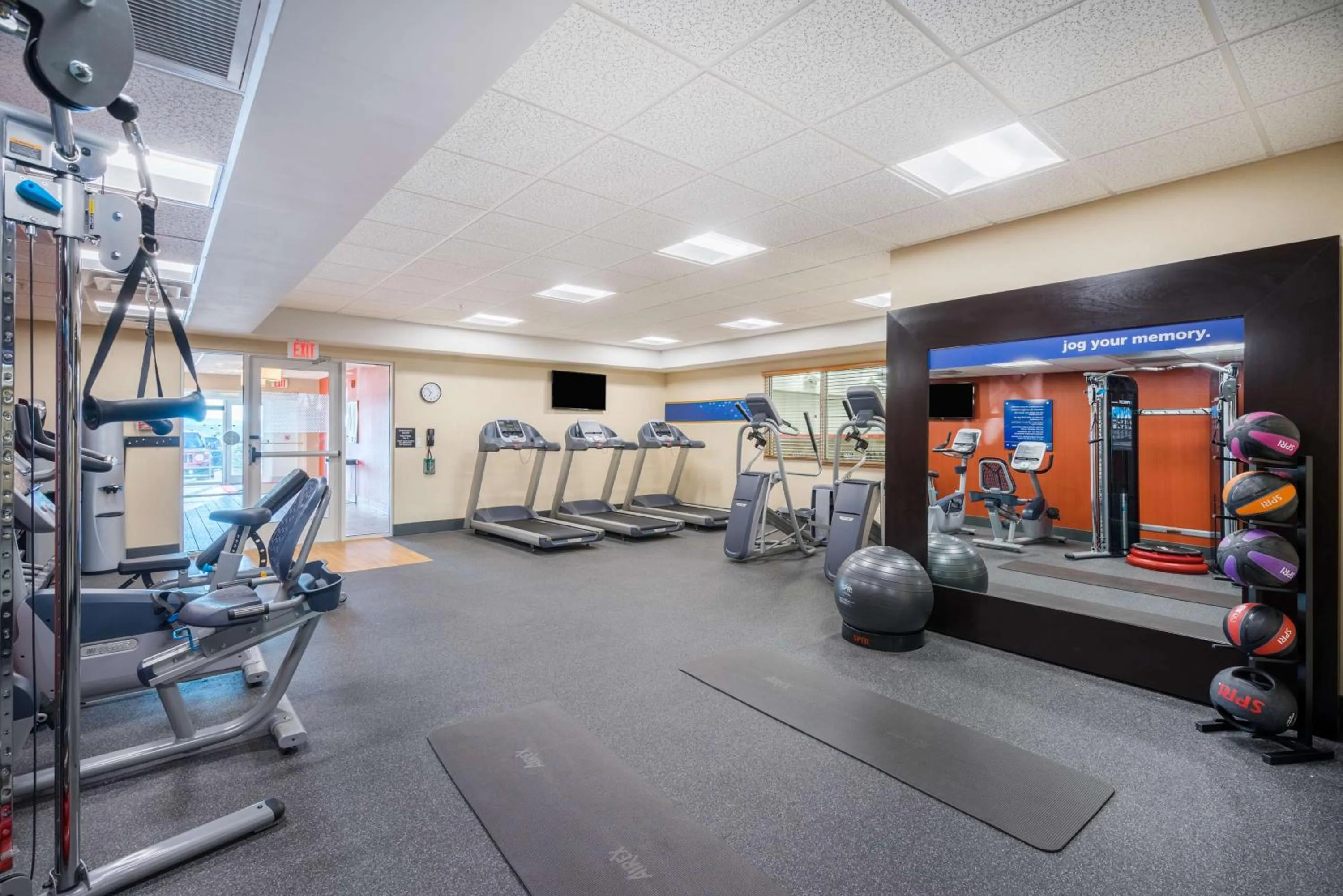 Fitness centre/facilities in Hampton Inn by Hilton Oxford, ME