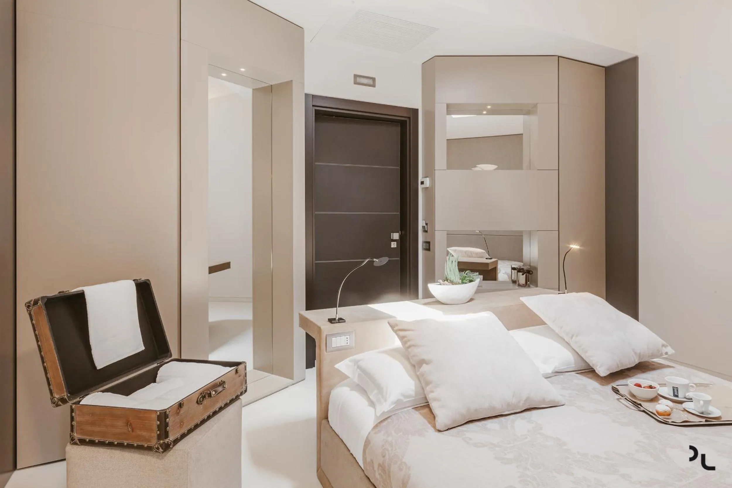 Photo of the whole room, Bed in La Residenza del Monaco bianco